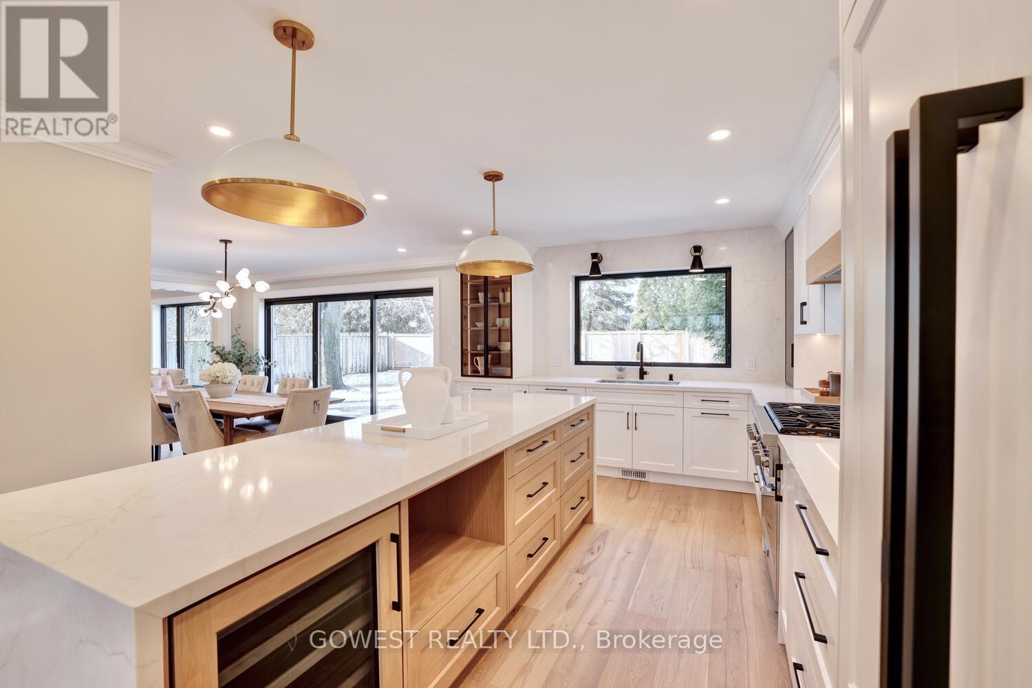 981 Valdese Drive, Mississauga, Ontario  L5C 2Z5 - Photo 17 - W12689624