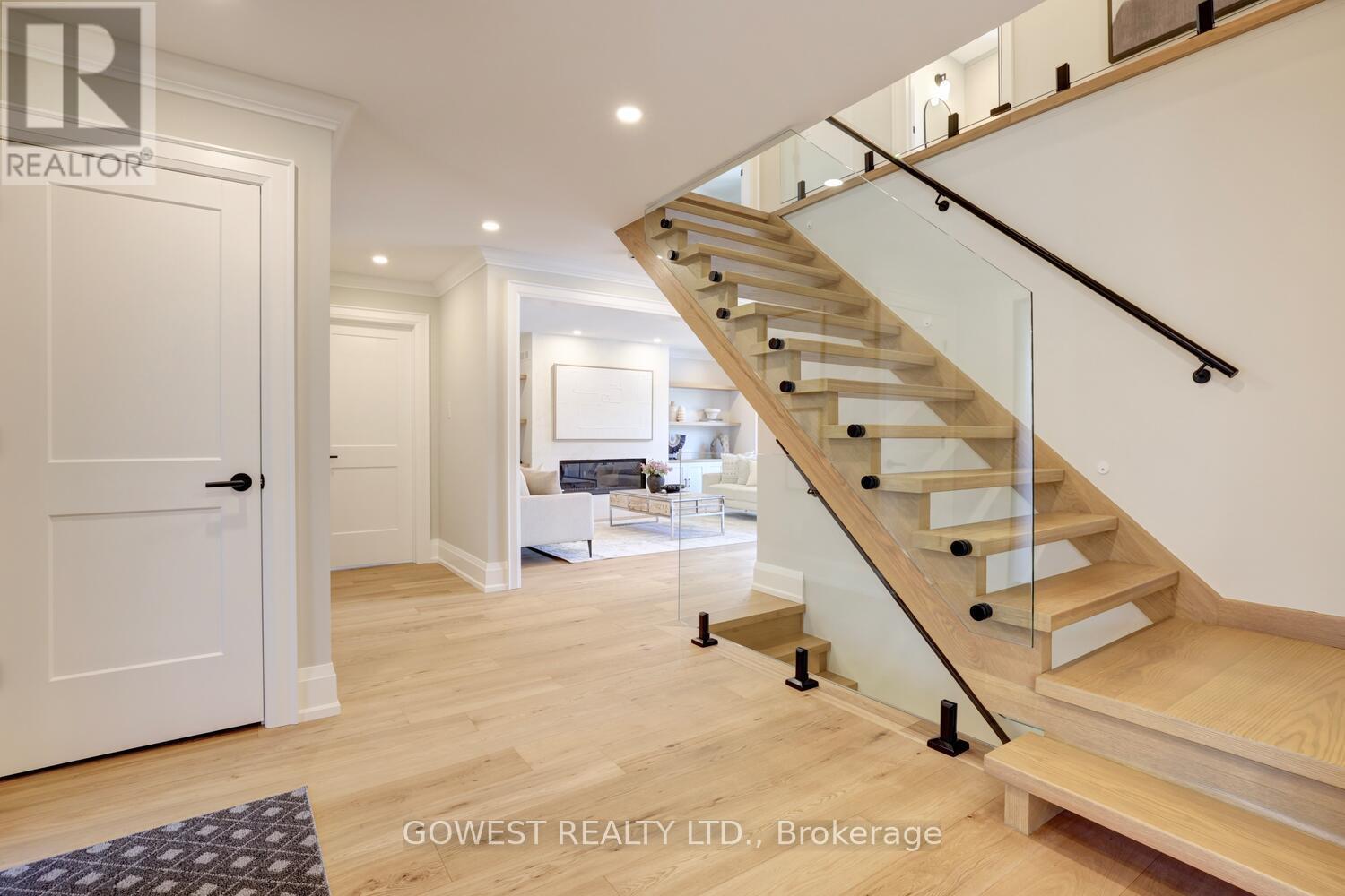 981 Valdese Drive, Mississauga, Ontario  L5C 2Z5 - Photo 5 - W12689624