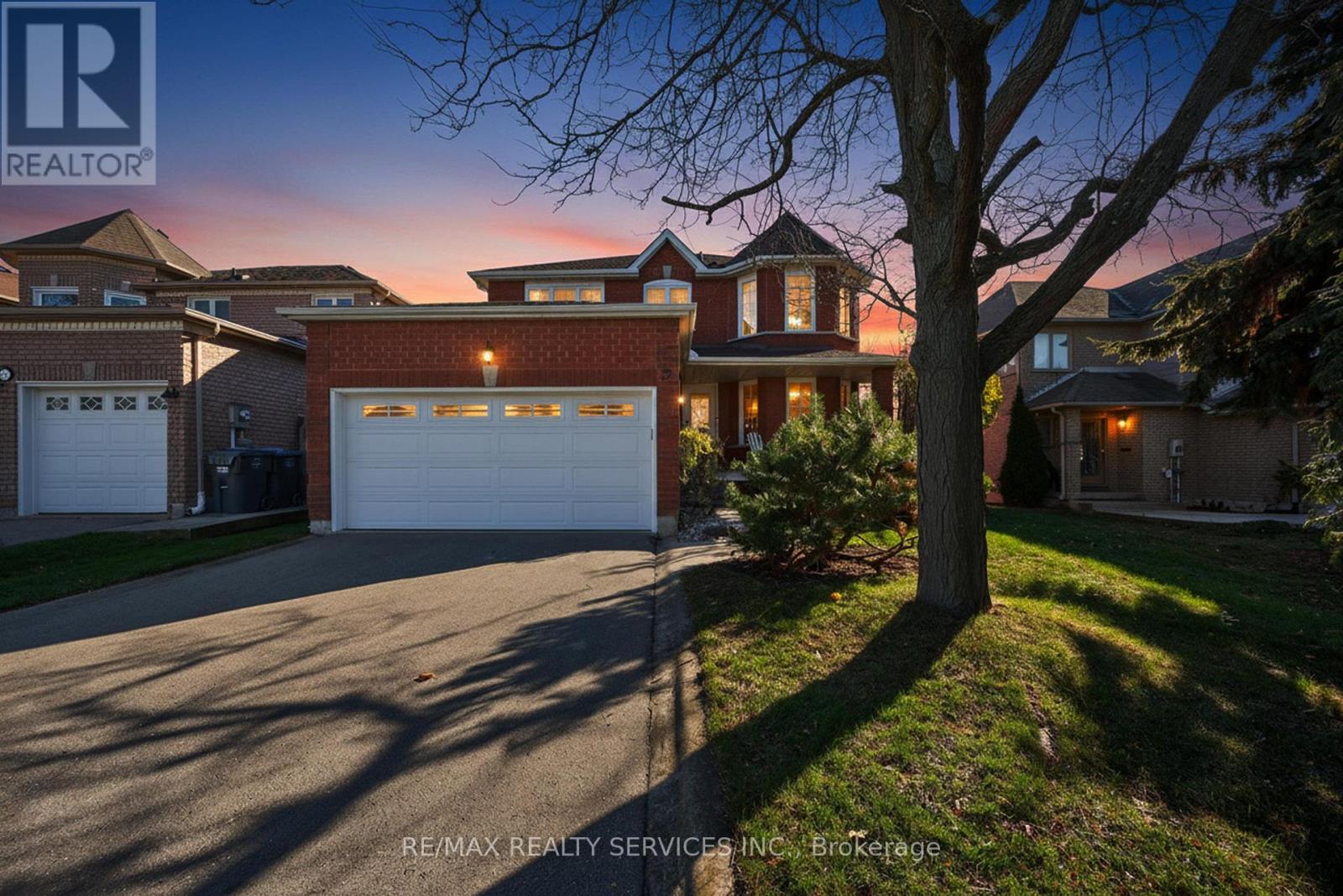 31 Gardenia Way, Caledon, Ontario  L7C 1B1 - Photo 2 - W12689640