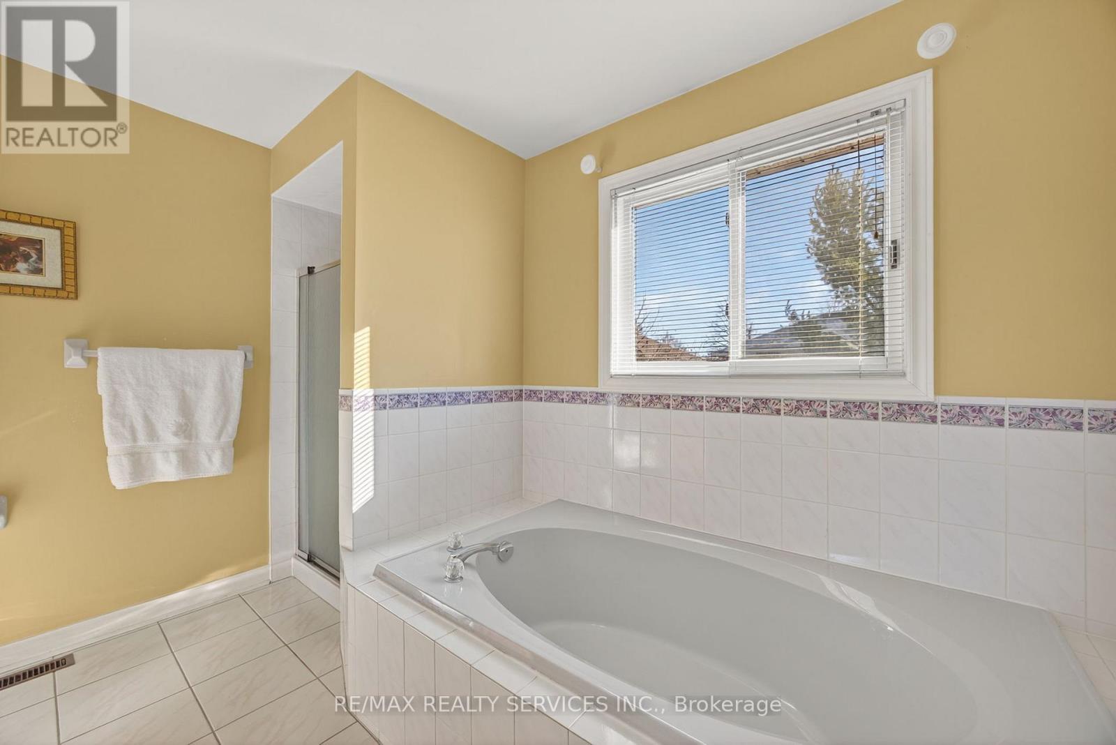 31 Gardenia Way, Caledon, Ontario  L7C 1B1 - Photo 26 - W12689640