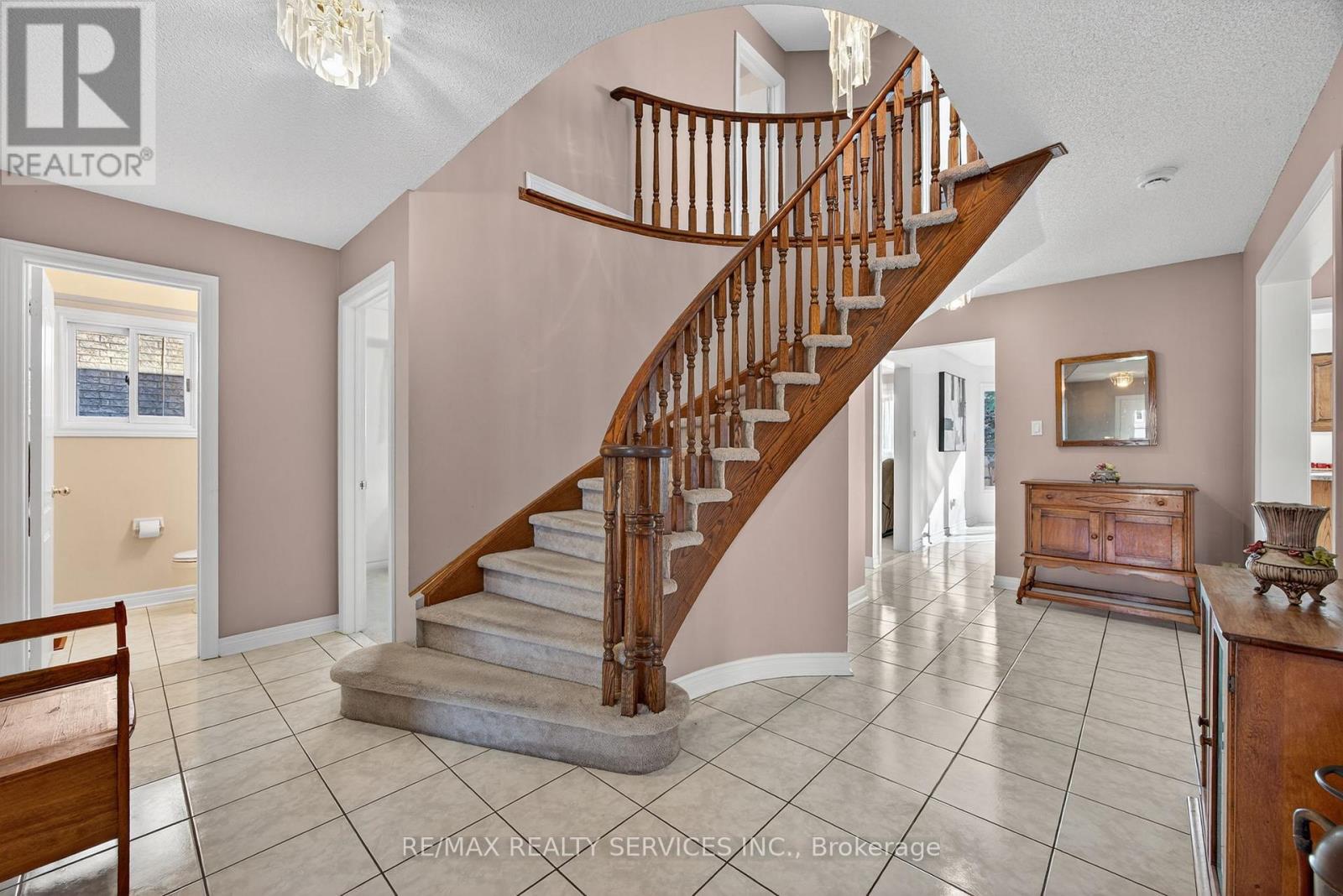 31 Gardenia Way, Caledon, Ontario  L7C 1B1 - Photo 6 - W12689640