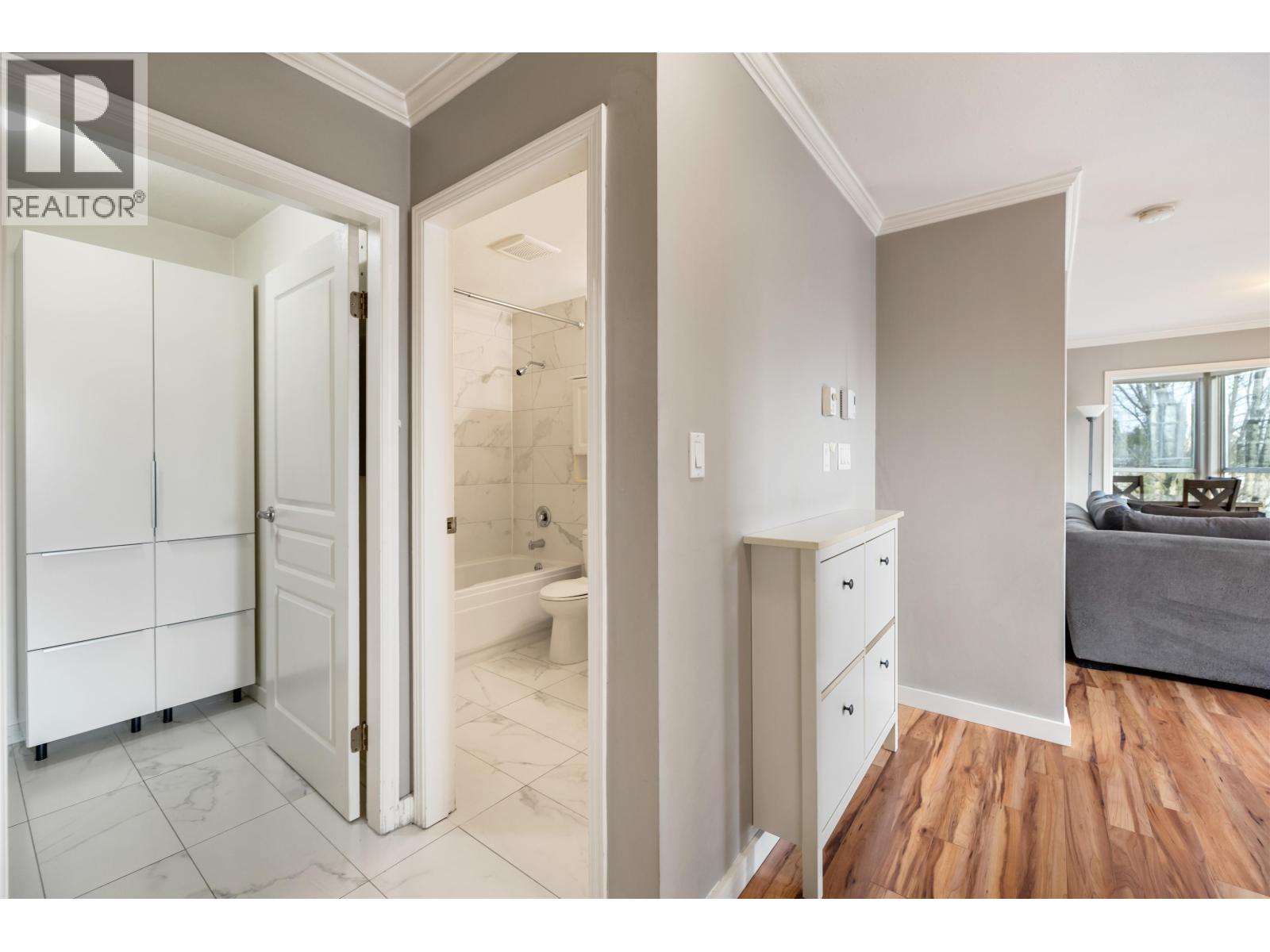 407 8460 Jellicoe Street, Vancouver, British Columbia  V5S 4S8 - Photo 2 - R3078067