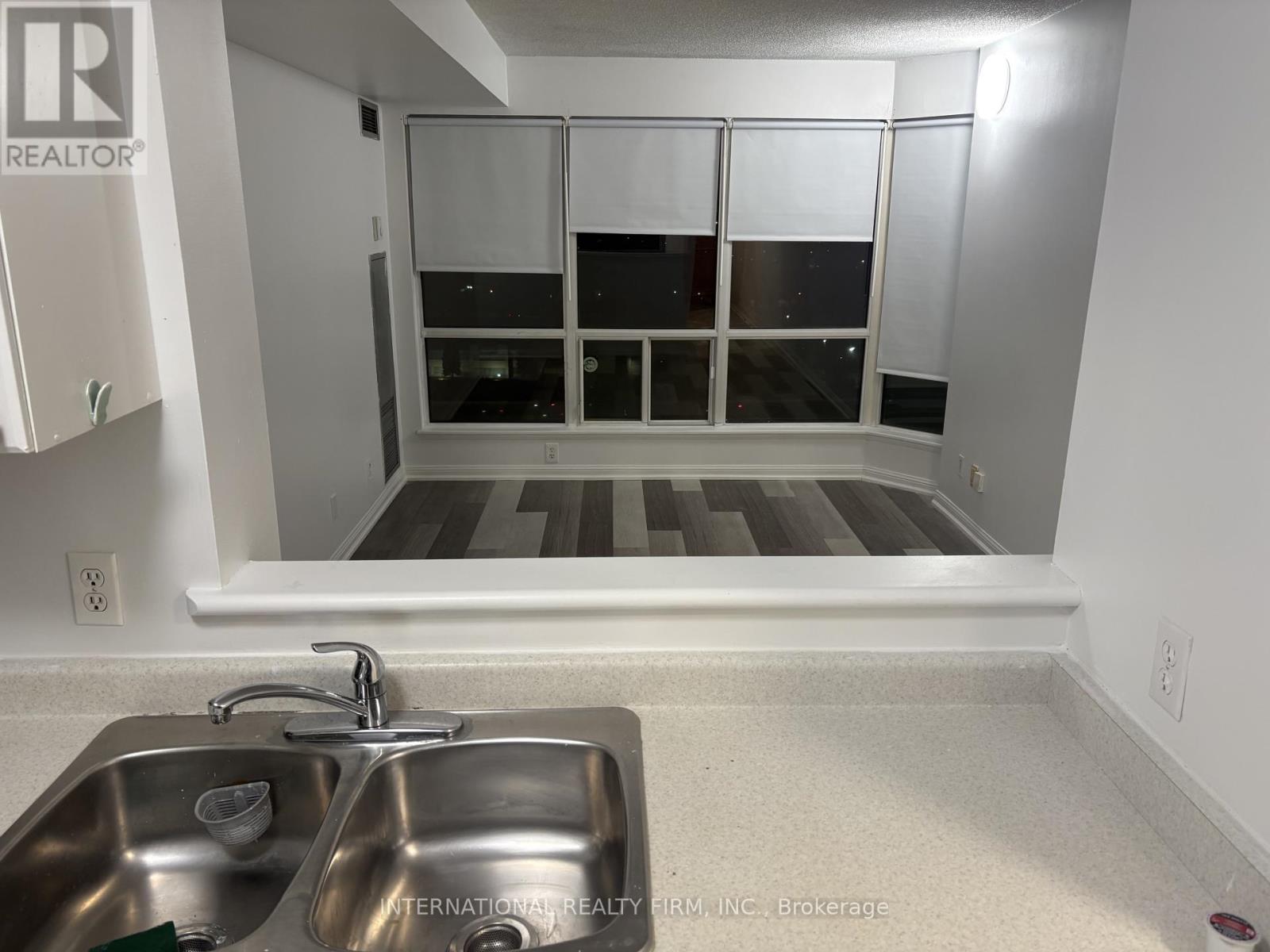 1912 - 8 Lee Centre Drive, Toronto, Ontario  M1H 3H8 - Photo 5 - E12685194