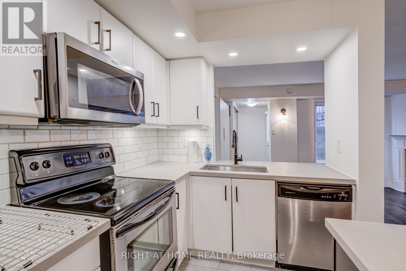 918 - 16 Laidlaw Street, Toronto, Ontario  M6K 1X2 - Photo 14 - W12686314