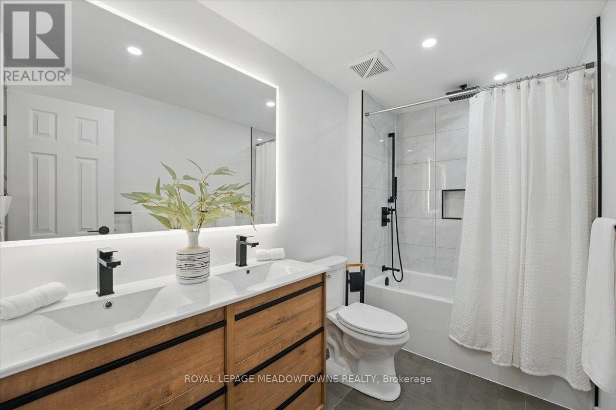 6486 Edenwood Drive, Mississauga, Ontario  L5N 3K1 - Photo 6 - W12689318