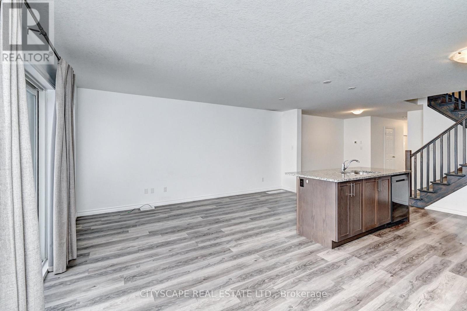 21 Woodedge Circle, Kitchener, Ontario  N2R 0P8 - Photo 18 - X12681114