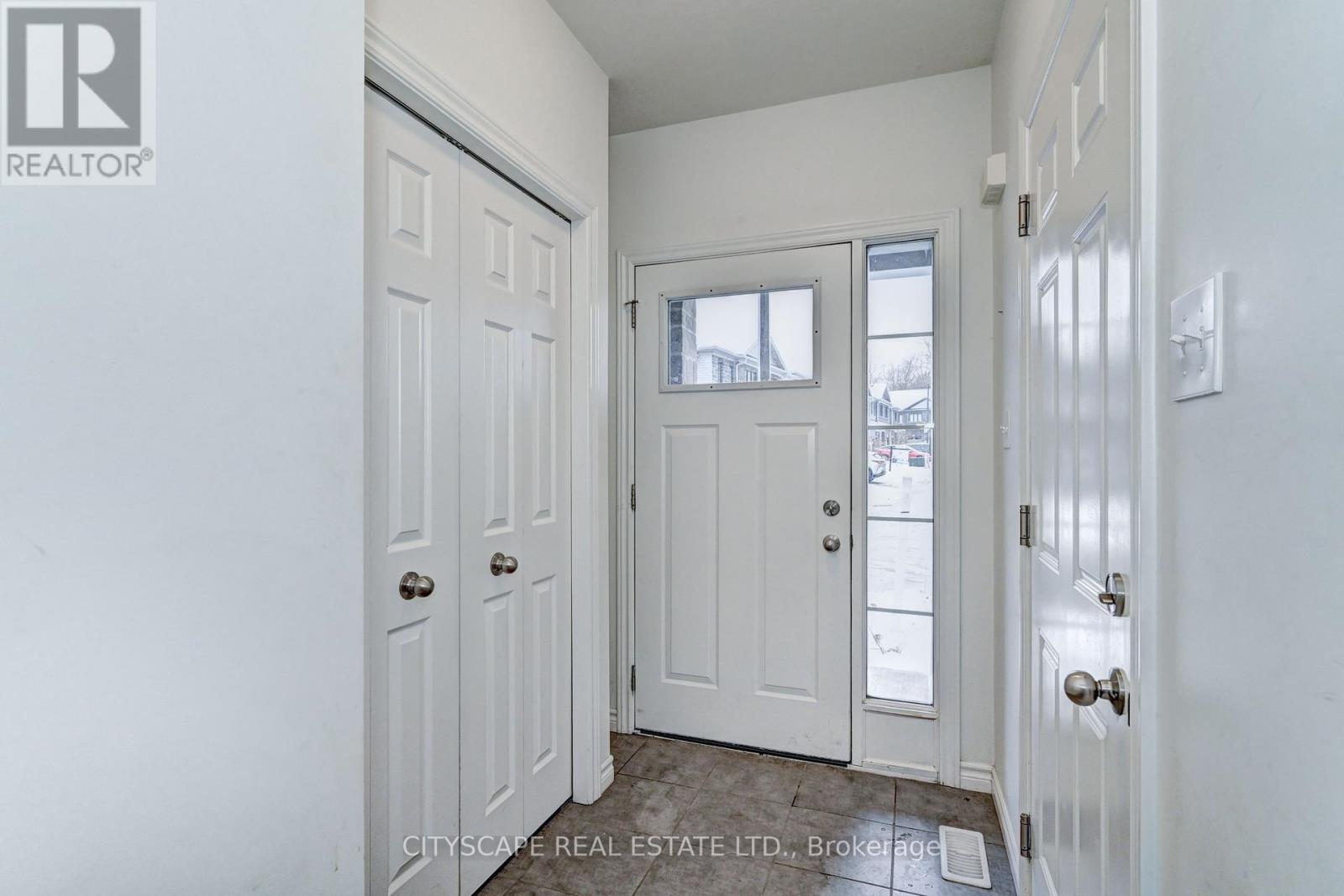 21 Woodedge Circle, Kitchener, Ontario  N2R 0P8 - Photo 3 - X12681114