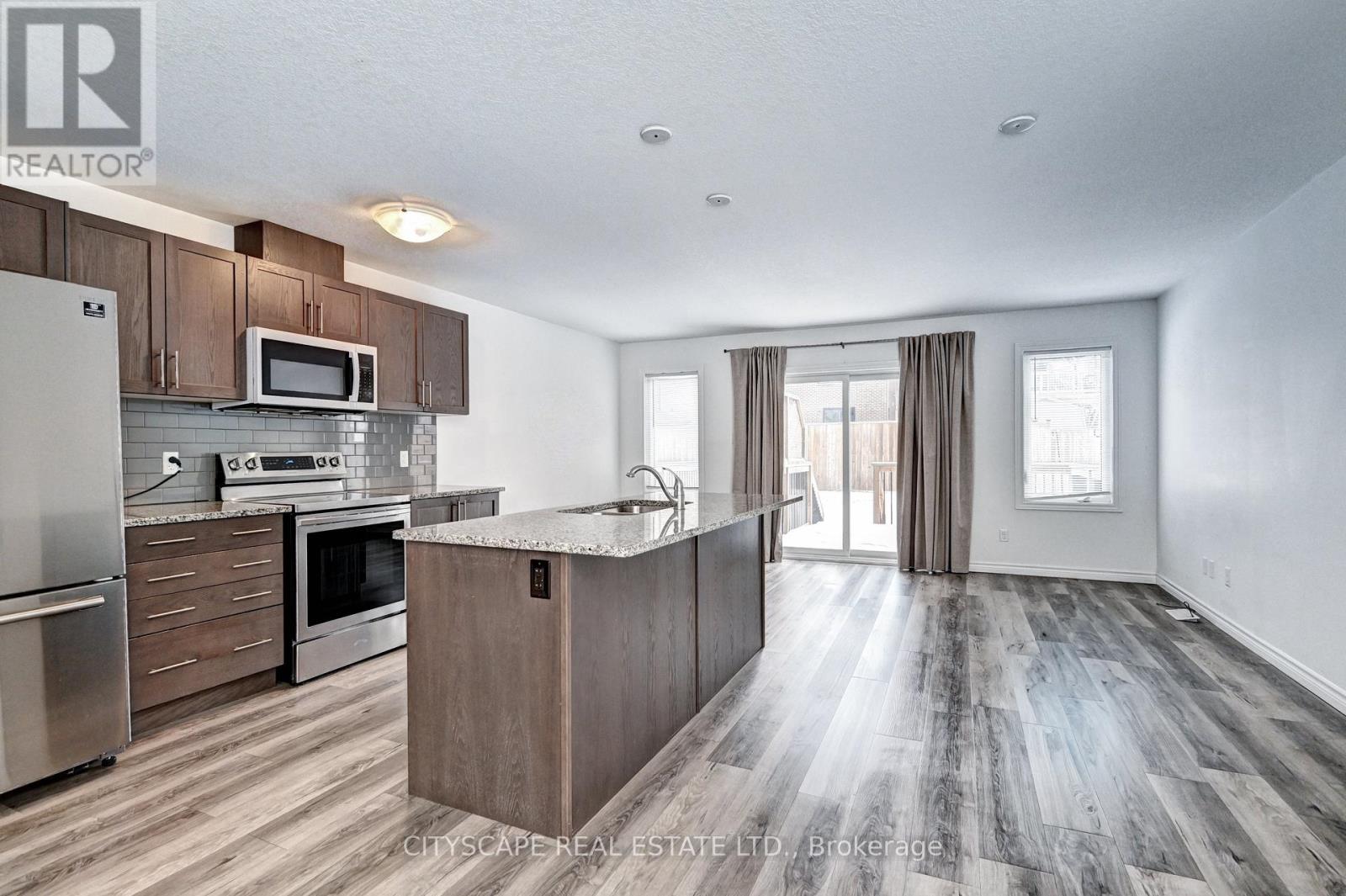 21 Woodedge Circle, Kitchener, Ontario  N2R 0P8 - Photo 9 - X12681114