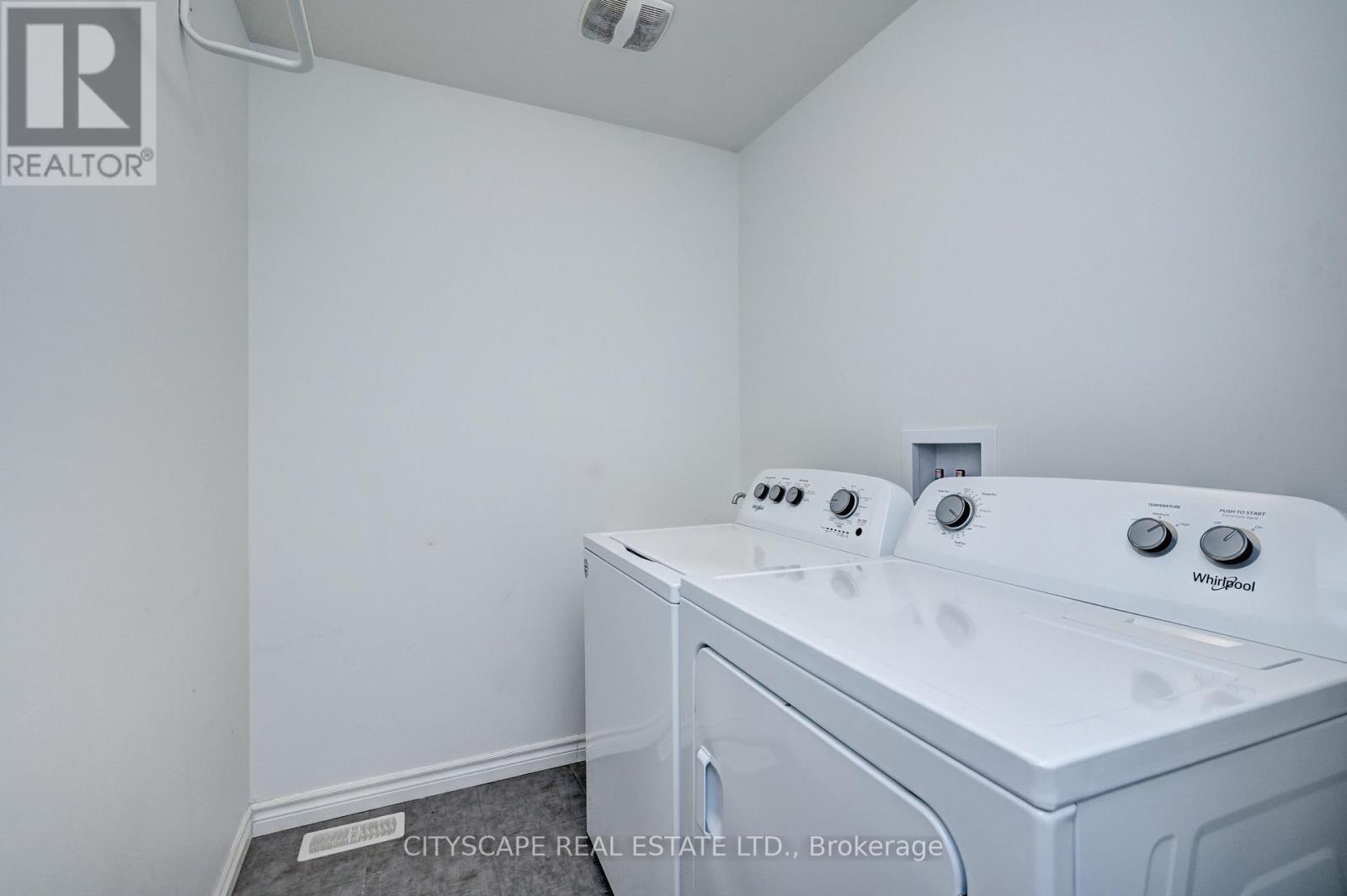 21 Woodedge Circle, Kitchener, Ontario  N2R 0P8 - Photo 38 - X12681114