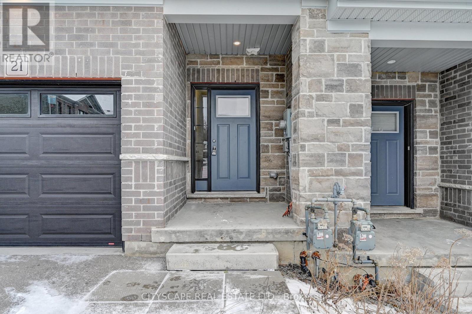 21 Woodedge Circle, Kitchener, Ontario  N2R 0P8 - Photo 2 - X12681114