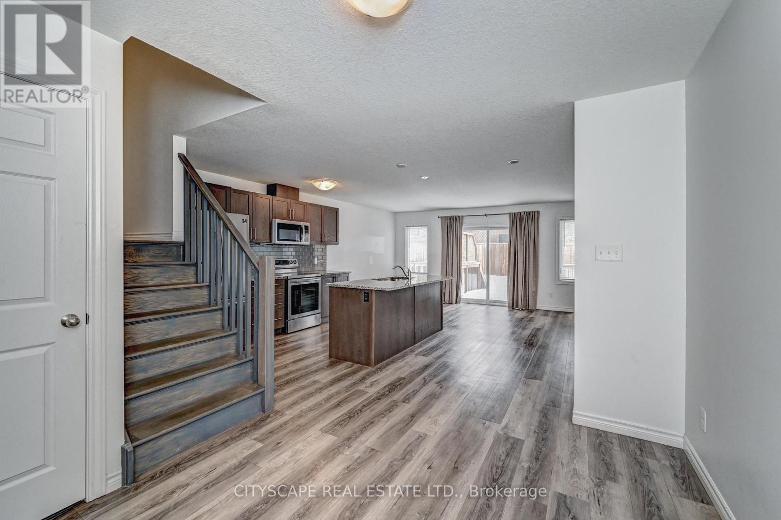 21 Woodedge Circle, Kitchener, Ontario  N2R 0P8 - Photo 5 - X12681114