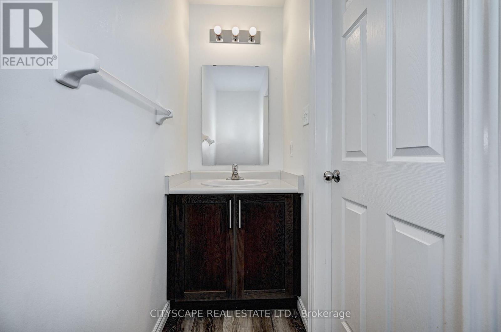 21 Woodedge Circle, Kitchener, Ontario  N2R 0P8 - Photo 20 - X12681114