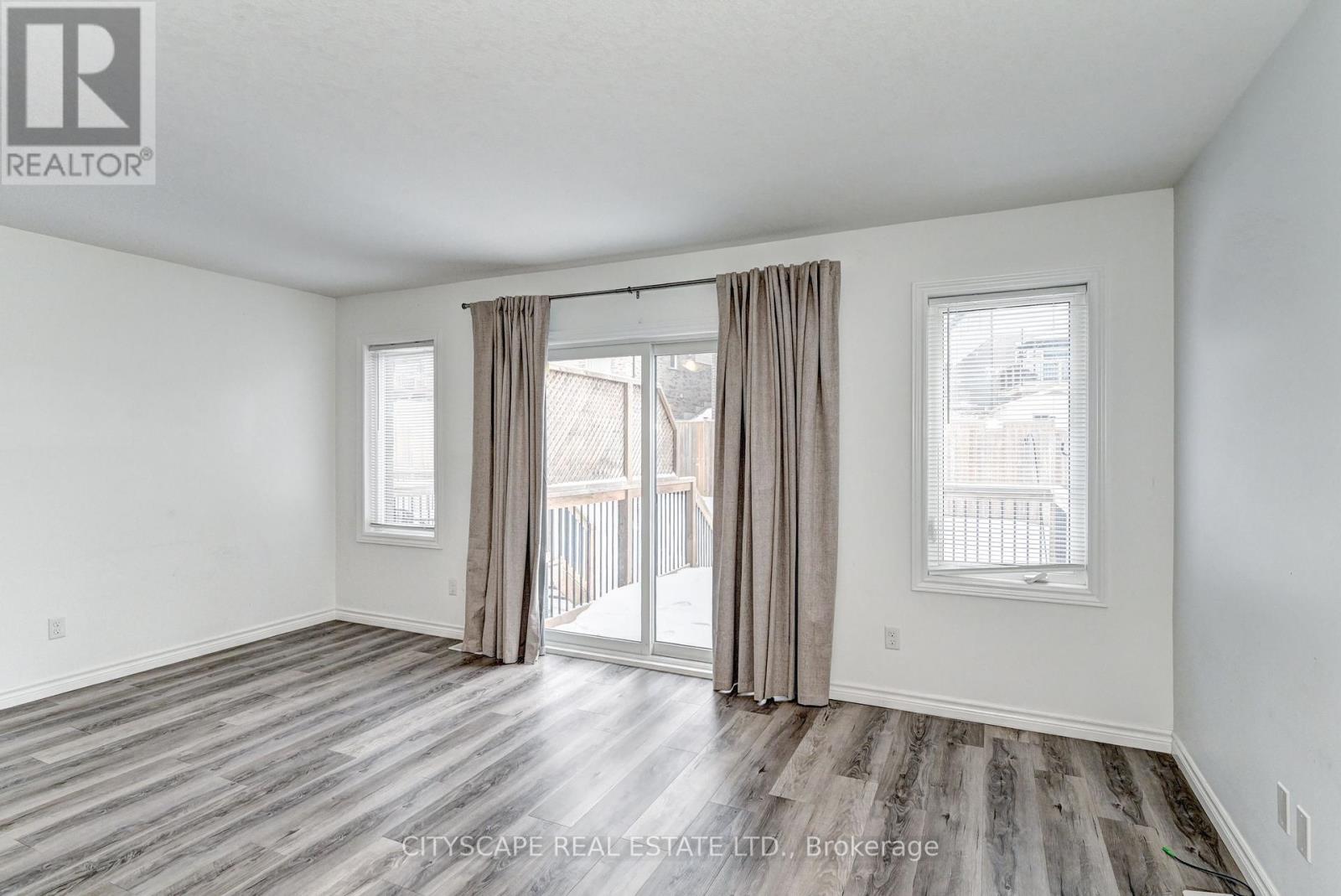 21 Woodedge Circle, Kitchener, Ontario  N2R 0P8 - Photo 12 - X12681114