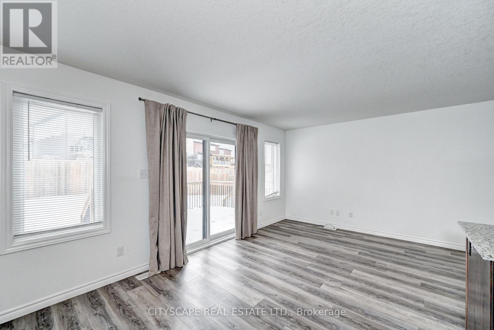 21 Woodedge Circle, Kitchener, Ontario  N2R 0P8 - Photo 17 - X12681114