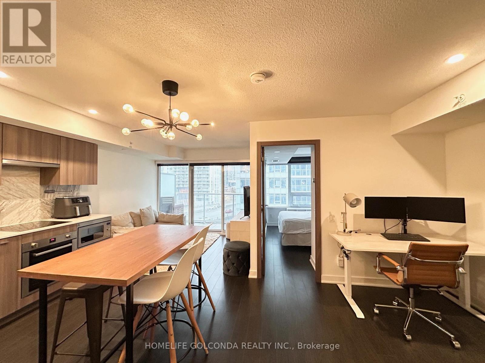 910 - 19 Bathurst Street, Toronto, Ontario  M5V 0N2 - Photo 1 - C12689674