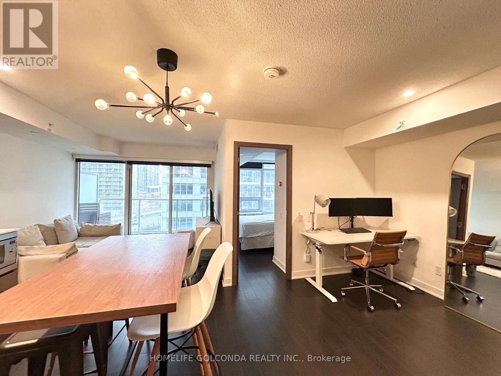 910 - 19 Bathurst Street, Toronto, Ontario  M5V 0N2 - Photo 2 - C12689674