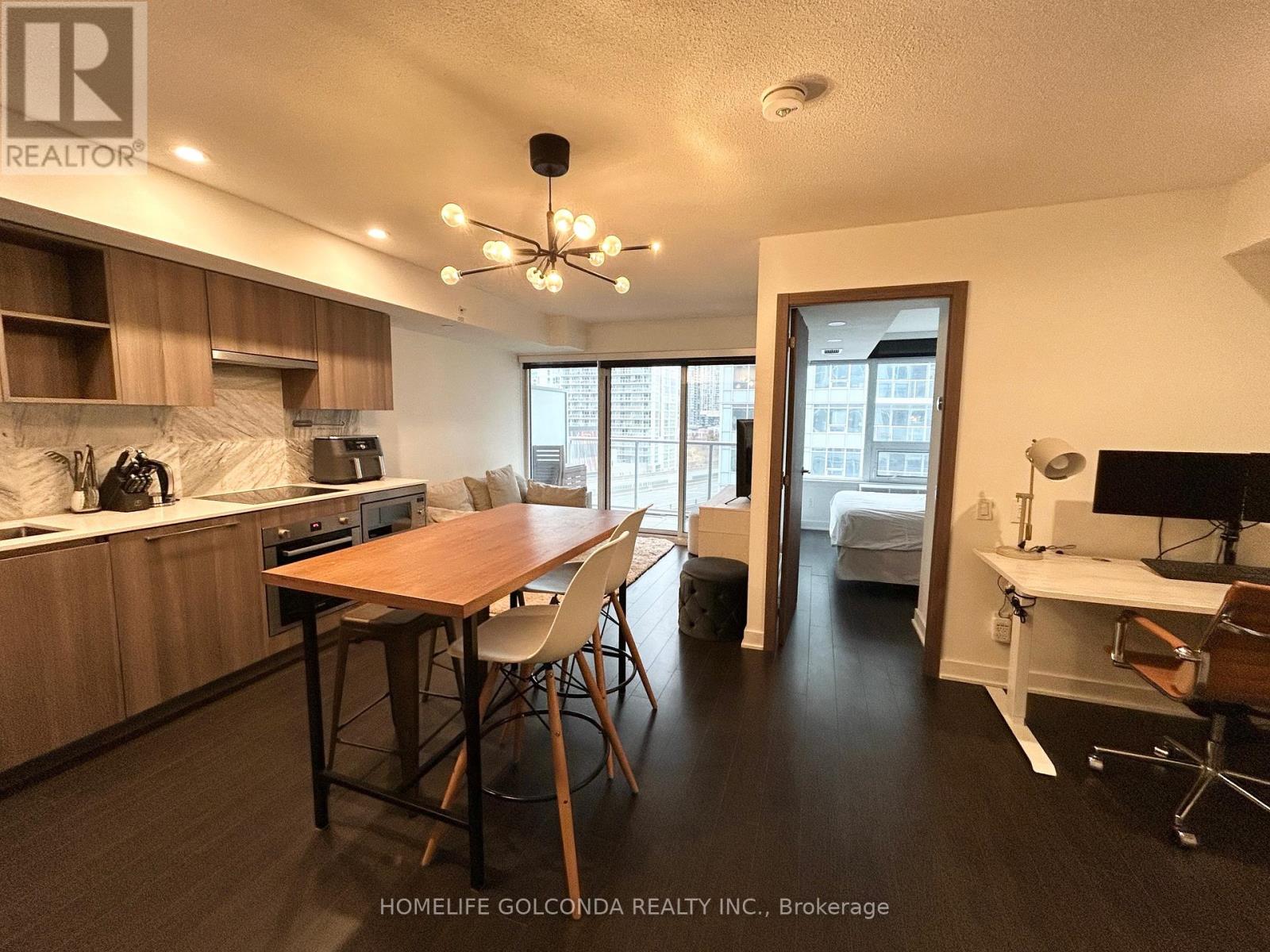 910 - 19 Bathurst Street, Toronto, Ontario  M5V 0N2 - Photo 3 - C12689674