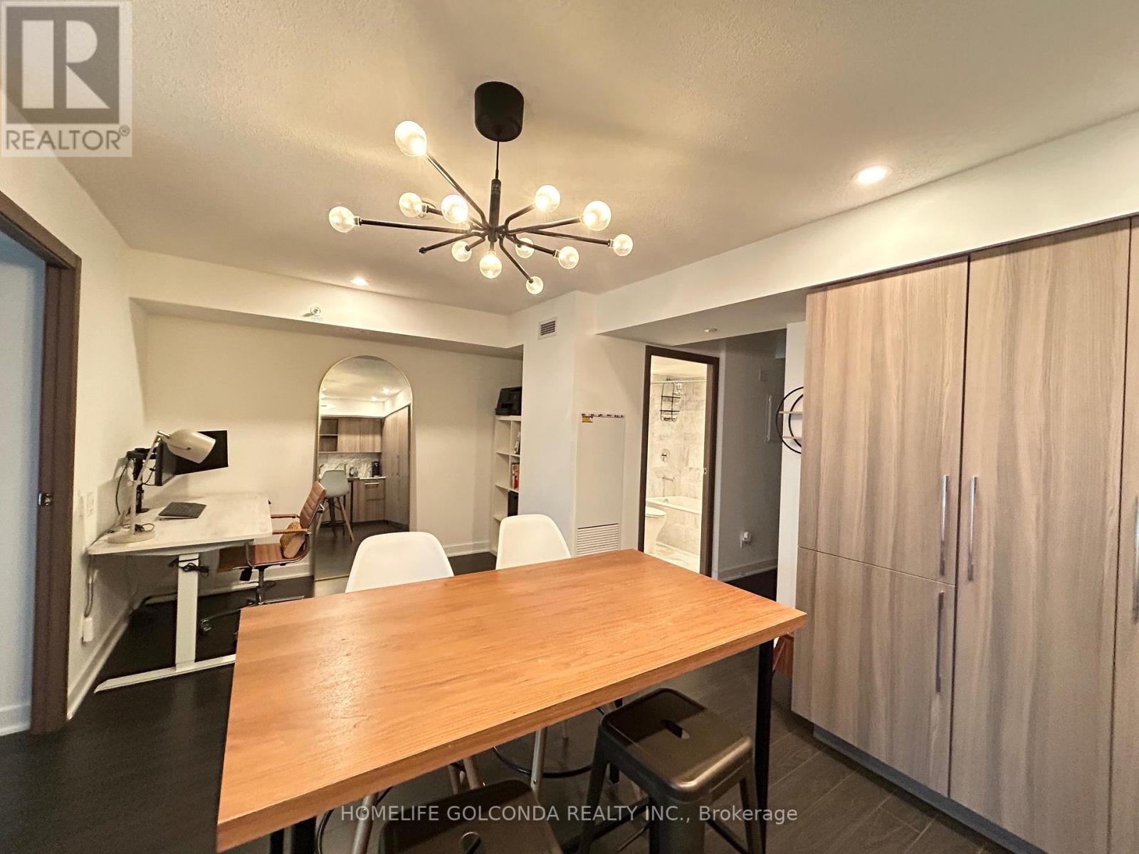 910 - 19 Bathurst Street, Toronto, Ontario  M5V 0N2 - Photo 4 - C12689674