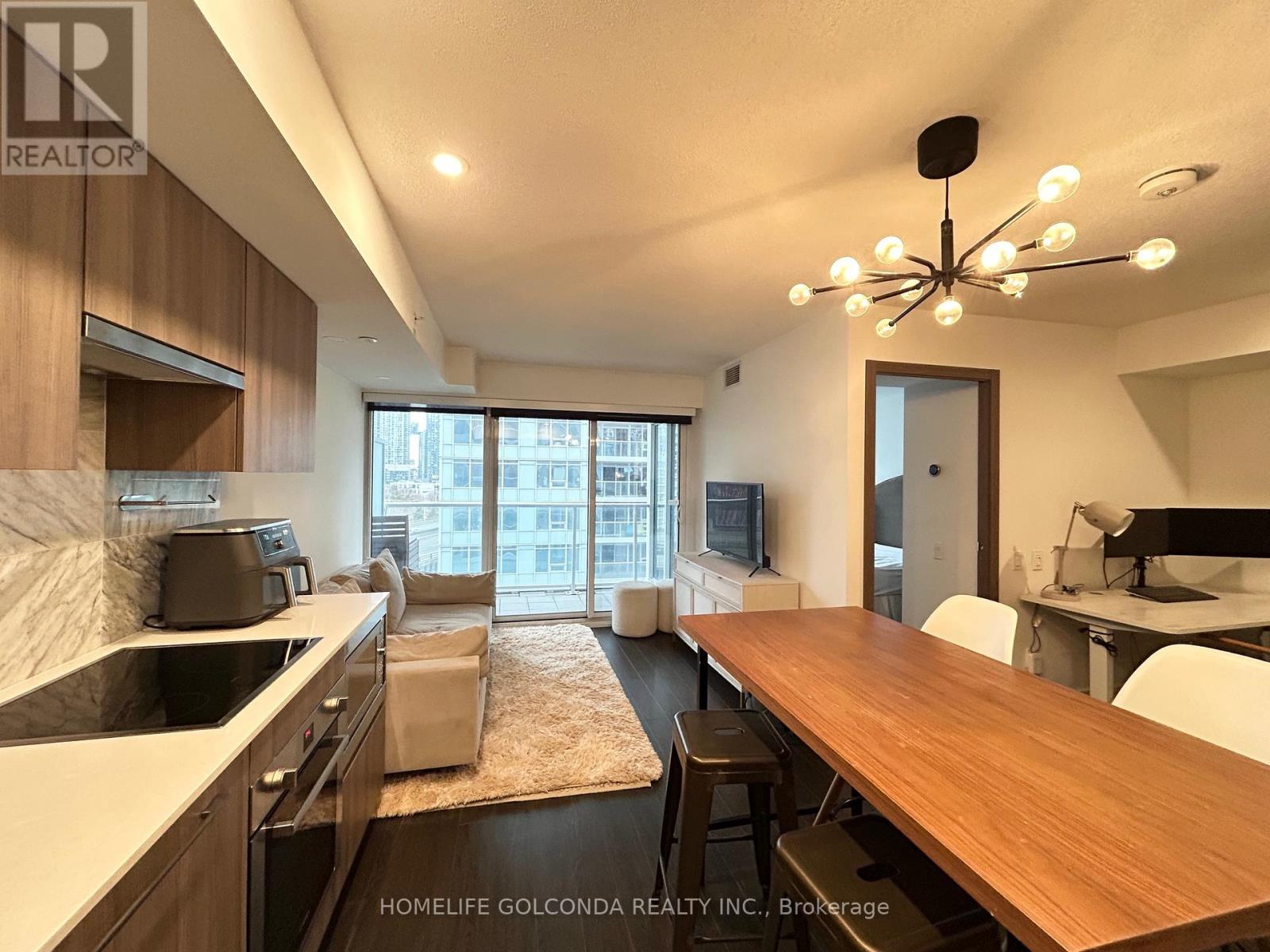 910 - 19 Bathurst Street, Toronto, Ontario  M5V 0N2 - Photo 5 - C12689674