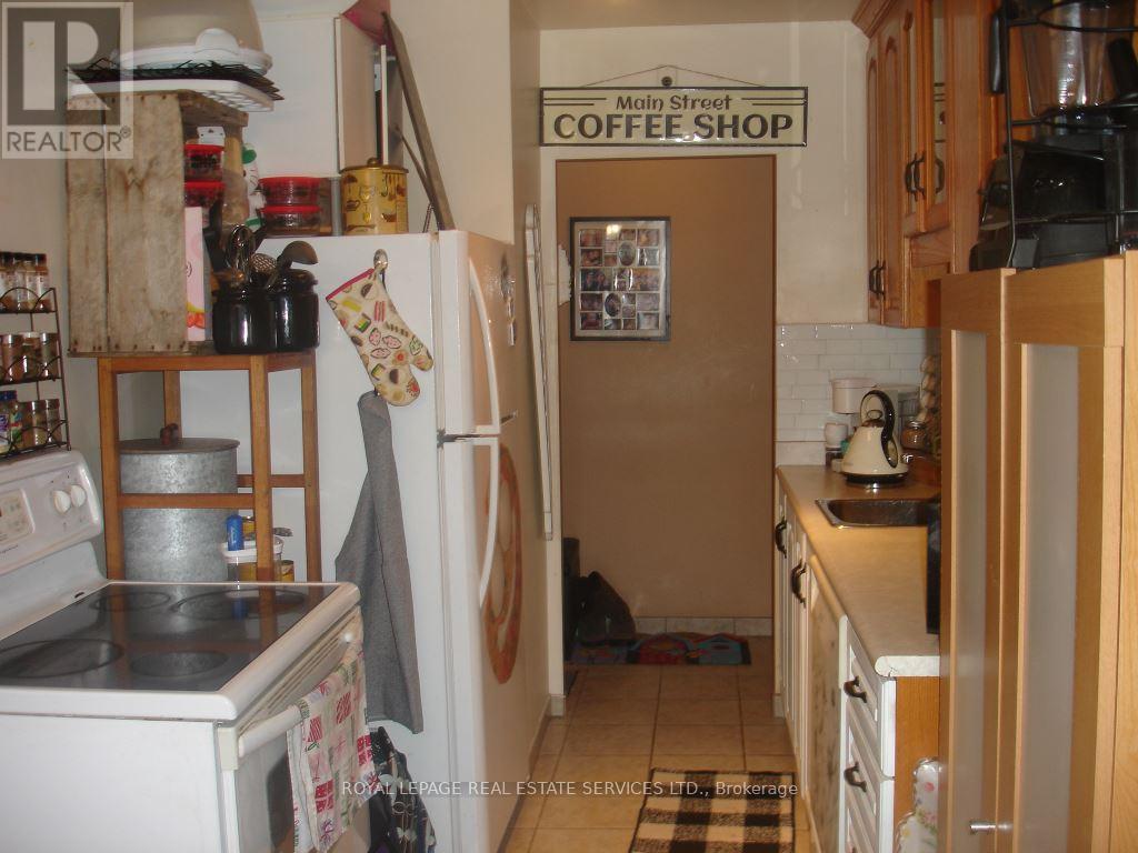 101 - 57 Neptune Drive, Toronto, Ontario  M6A 1X2 - Photo 4 - C12689678