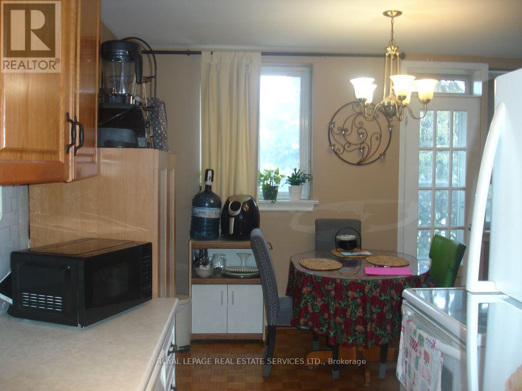 101 - 57 Neptune Drive, Toronto, Ontario  M6A 1X2 - Photo 5 - C12689678