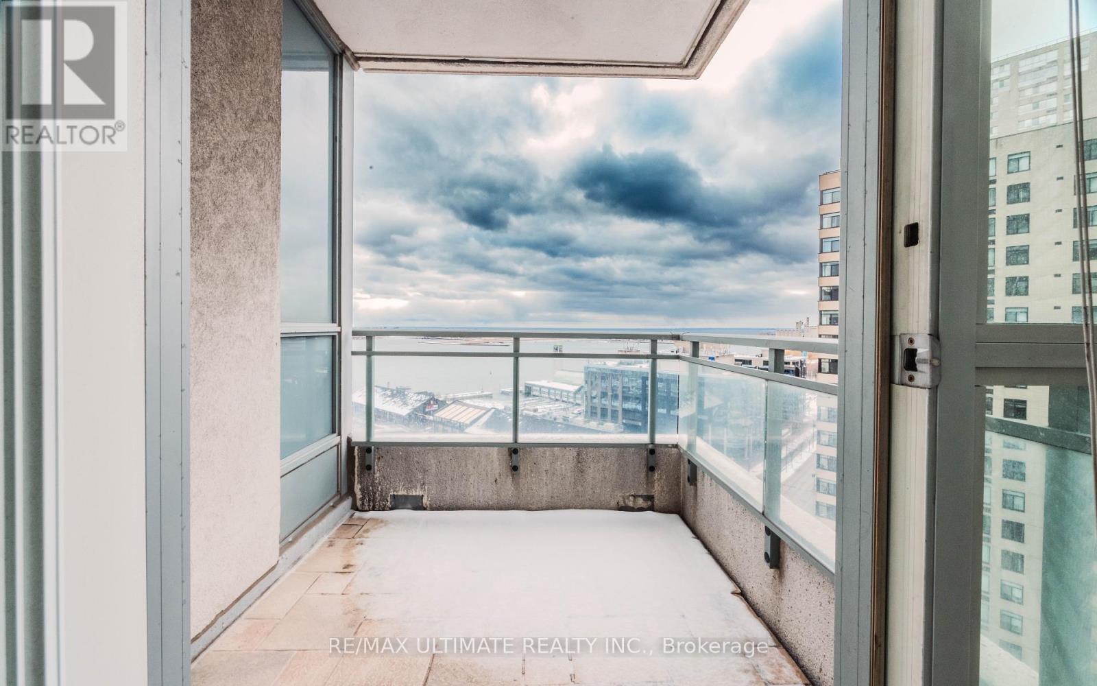 1622 - 230 Queens Quay W, Toronto, Ontario  M5J 2Y7 - Photo 17 - C12689688