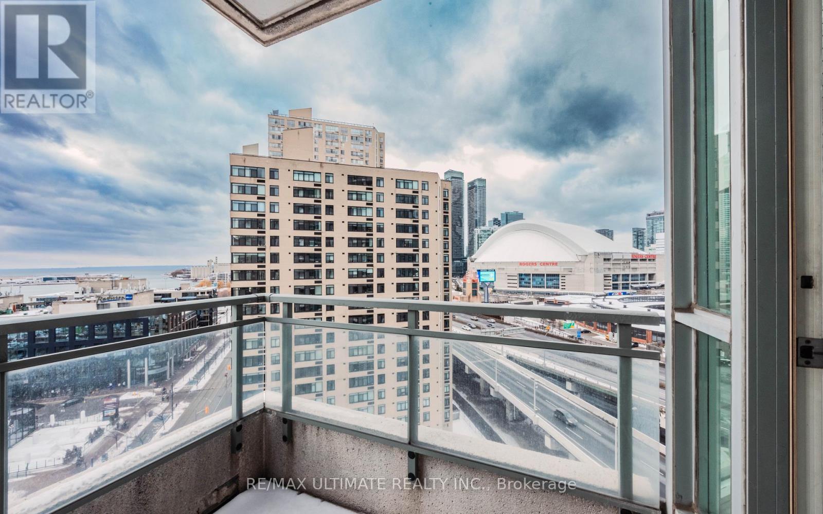 1622 - 230 Queens Quay W, Toronto, Ontario  M5J 2Y7 - Photo 18 - C12689688