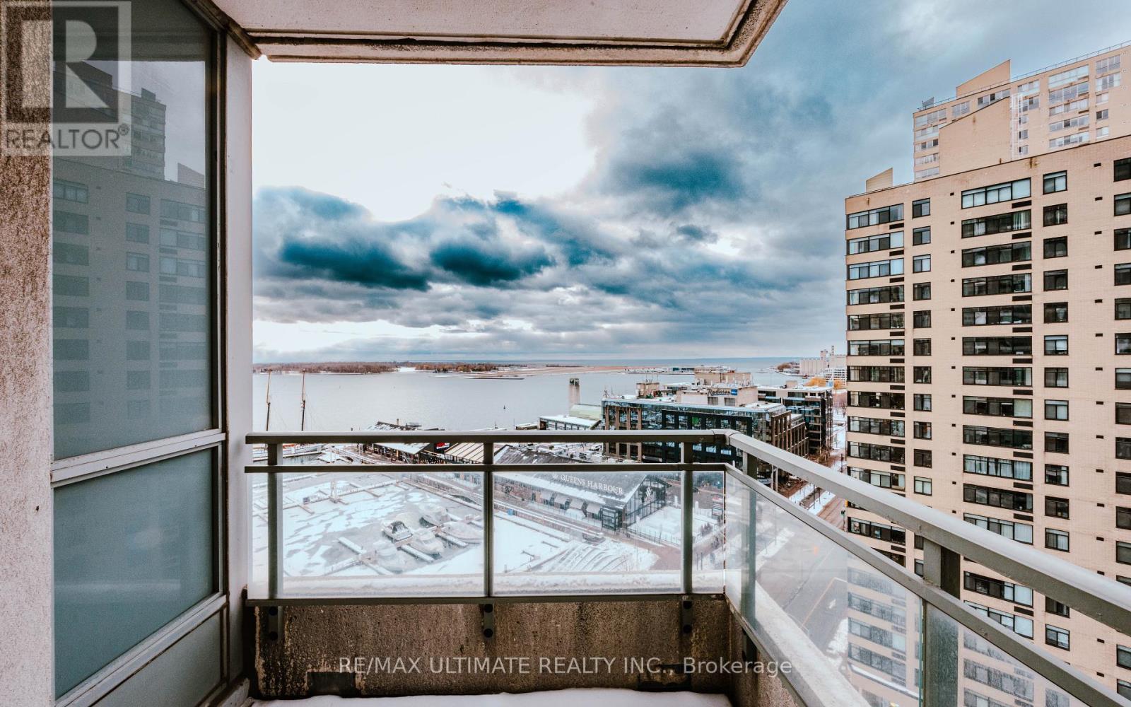 1622 - 230 Queens Quay W, Toronto, Ontario  M5J 2Y7 - Photo 19 - C12689688