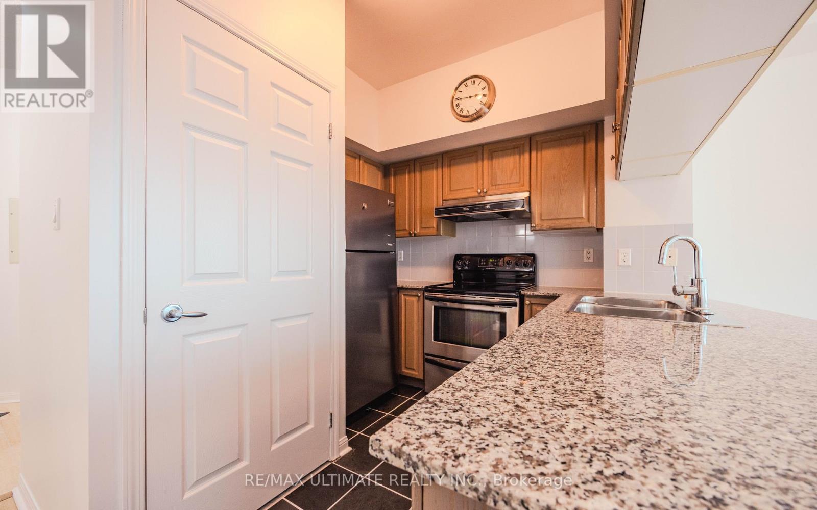 1622 - 230 Queens Quay W, Toronto, Ontario  M5J 2Y7 - Photo 8 - C12689688