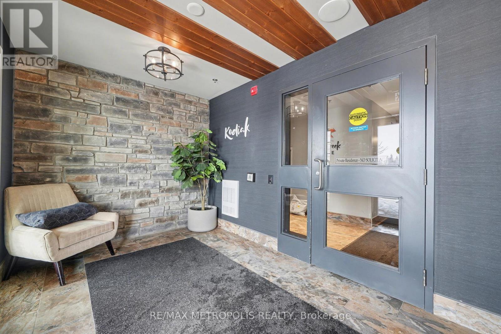 204 - 54 Koda Street, Barrie, Ontario  L9J 0J6 - Photo 3 - S12689714