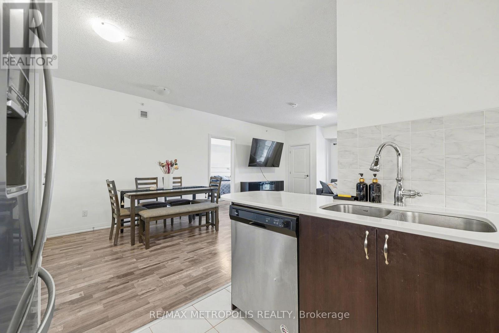 204 - 54 Koda Street, Barrie, Ontario  L9J 0J6 - Photo 7 - S12689714