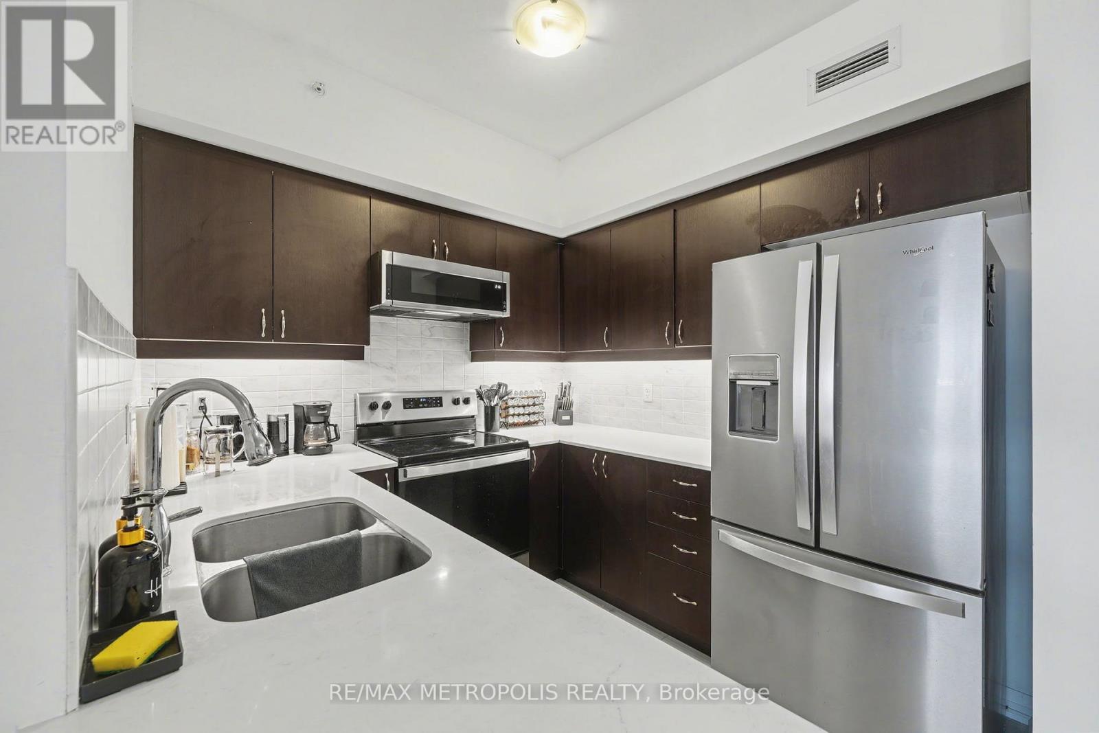 204 - 54 Koda Street, Barrie, Ontario  L9J 0J6 - Photo 8 - S12689714