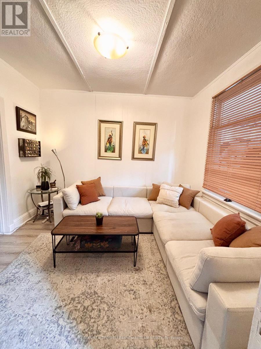 43 King Edward Avenue, Toronto, Ontario  M4C 5J5 - Photo 2 - E12679522