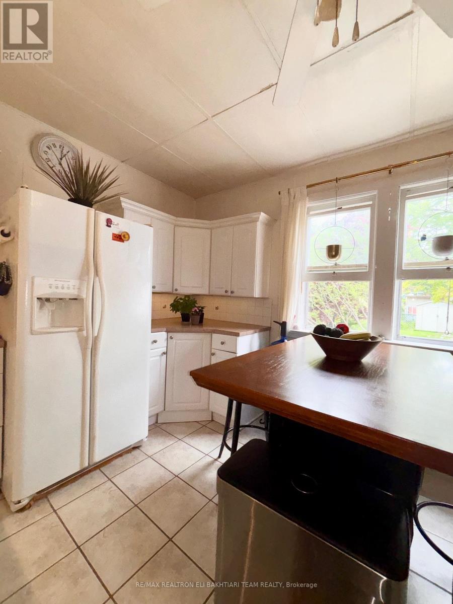 43 King Edward Avenue, Toronto, Ontario  M4C 5J5 - Photo 10 - E12679522