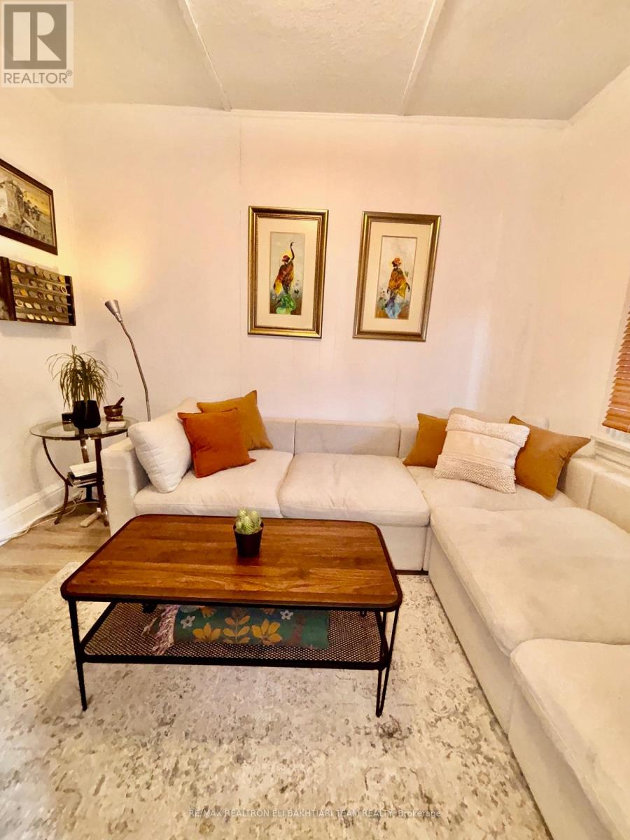 43 King Edward Avenue, Toronto, Ontario  M4C 5J5 - Photo 4 - E12679522