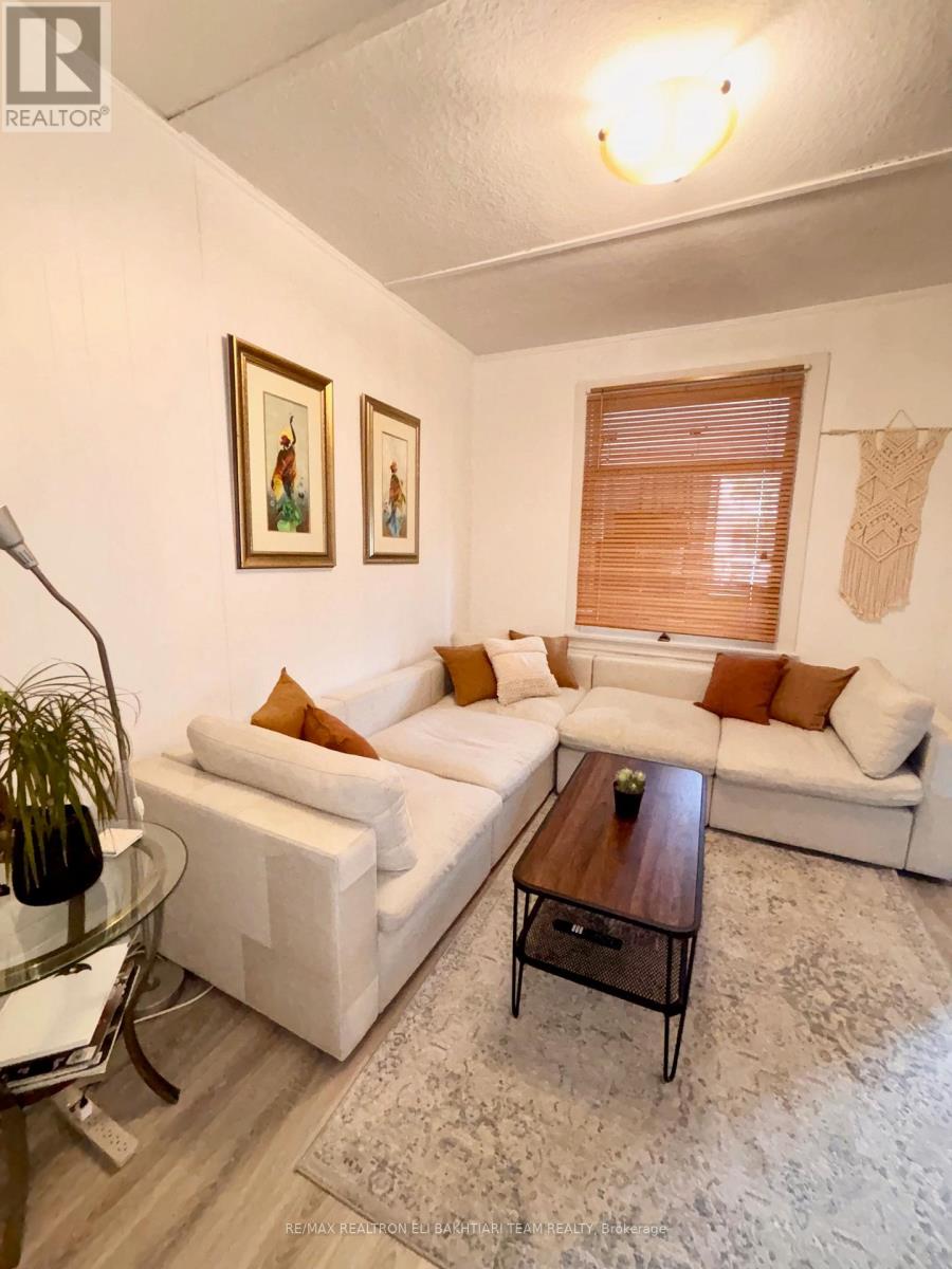 43 King Edward Avenue, Toronto, Ontario  M4C 5J5 - Photo 3 - E12679522