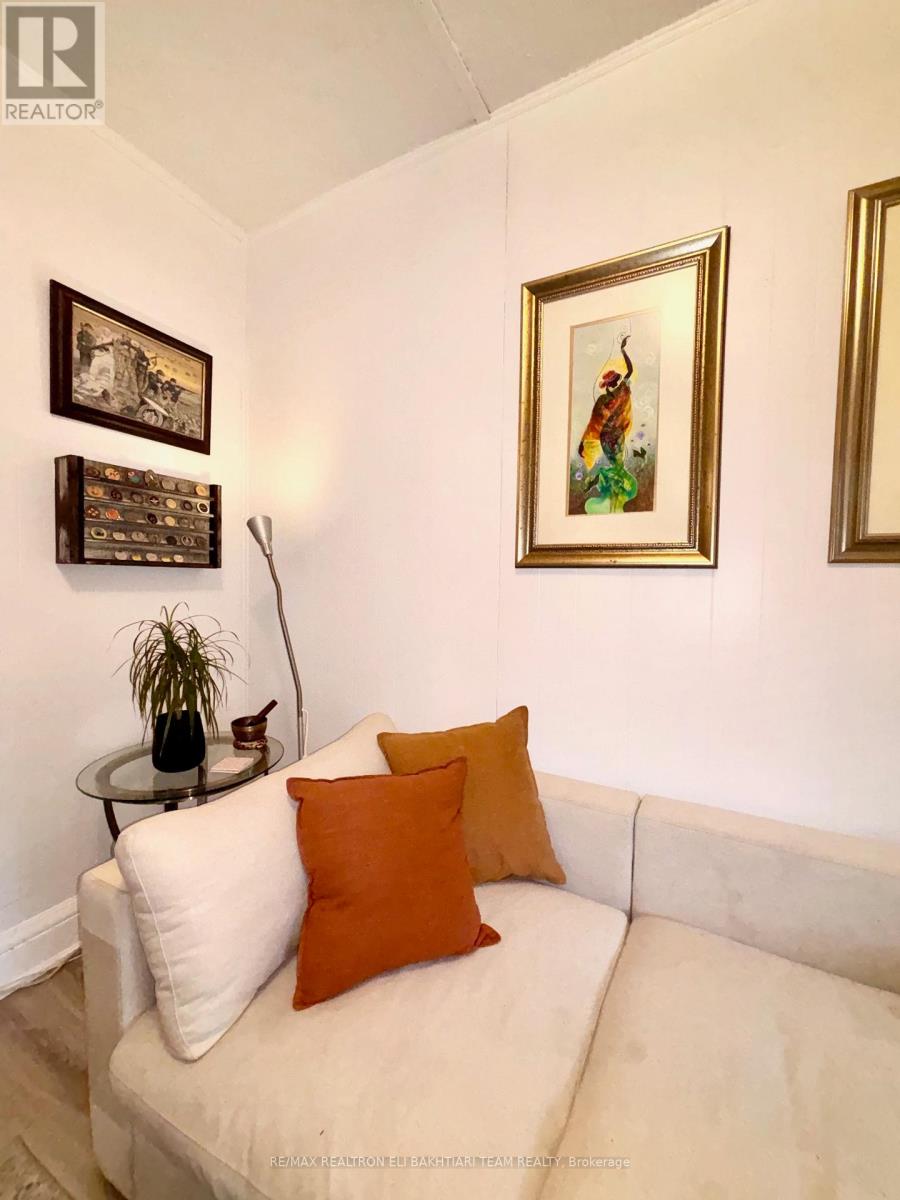 43 King Edward Avenue, Toronto, Ontario  M4C 5J5 - Photo 6 - E12679522