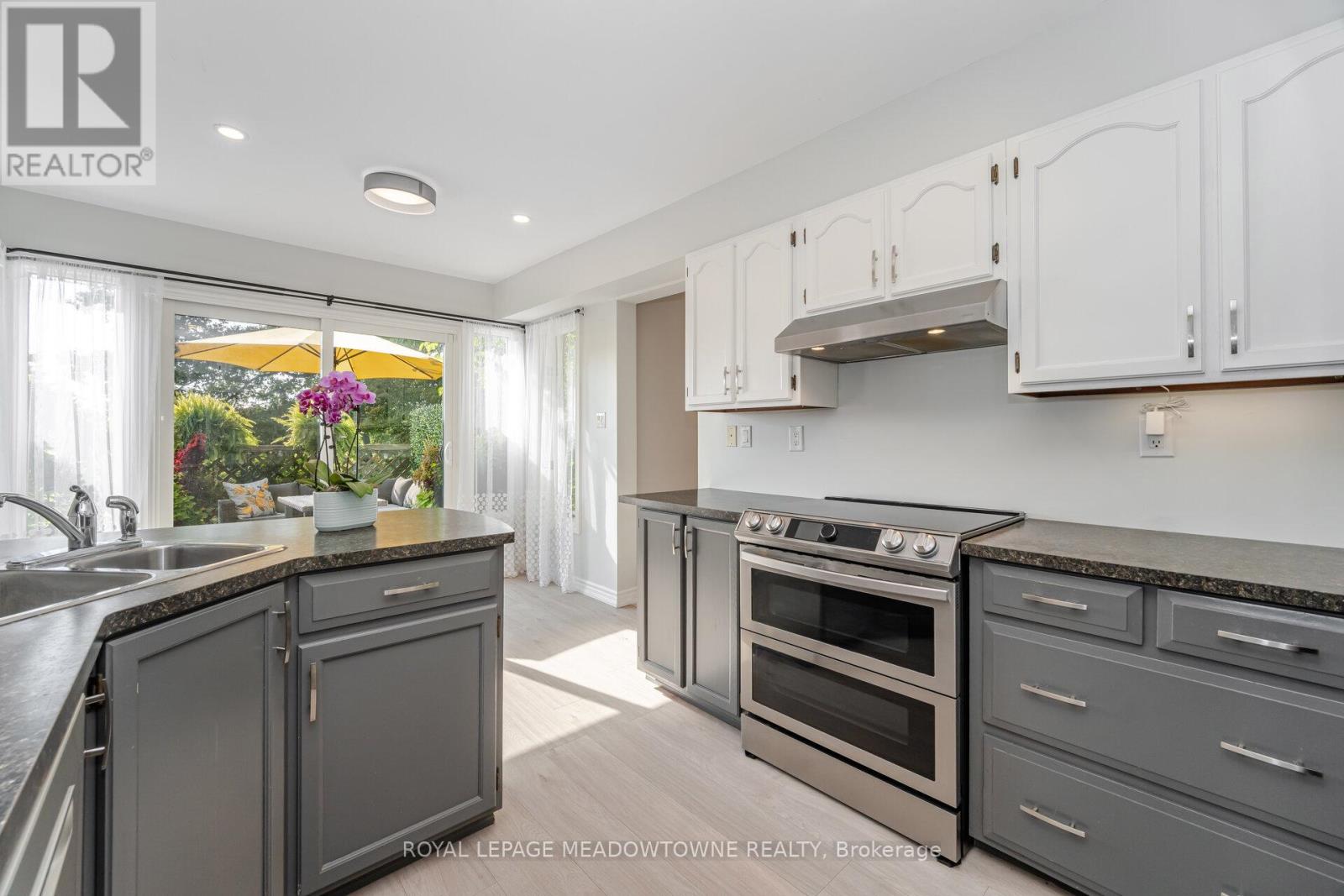 6 Hollis Crescent, East Gwillimbury, Ontario  L9N 1E7 - Photo 13 - N12688552