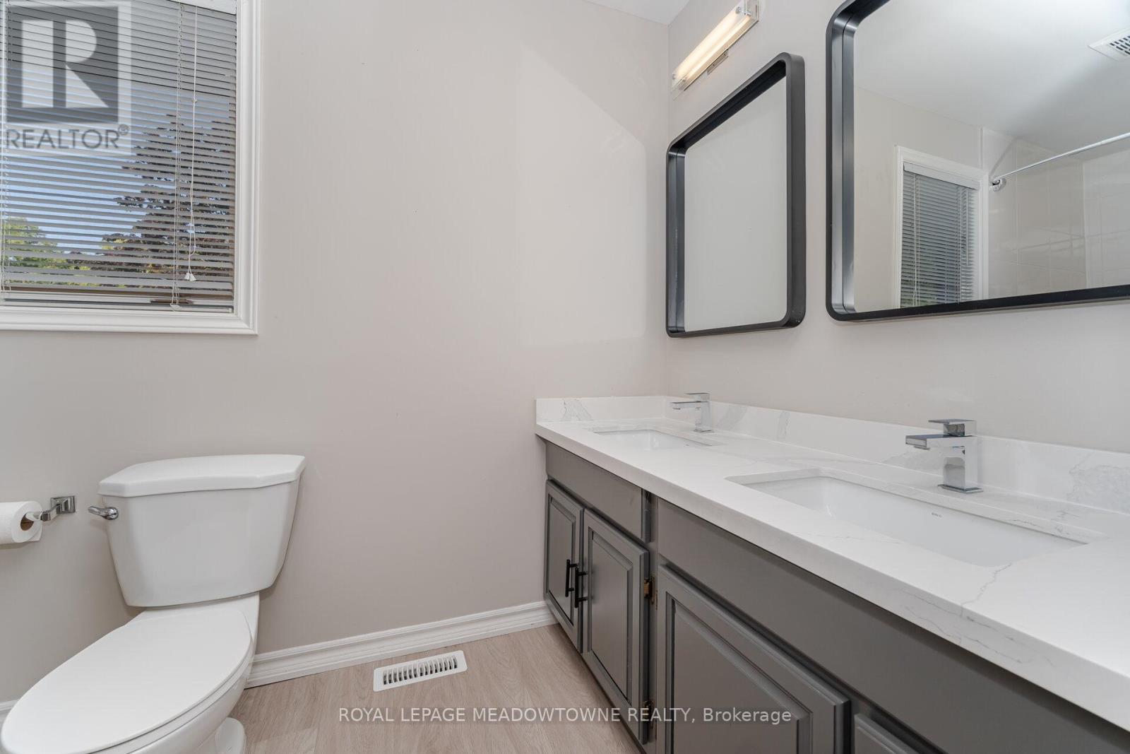 6 Hollis Crescent, East Gwillimbury, Ontario  L9N 1E7 - Photo 32 - N12688552