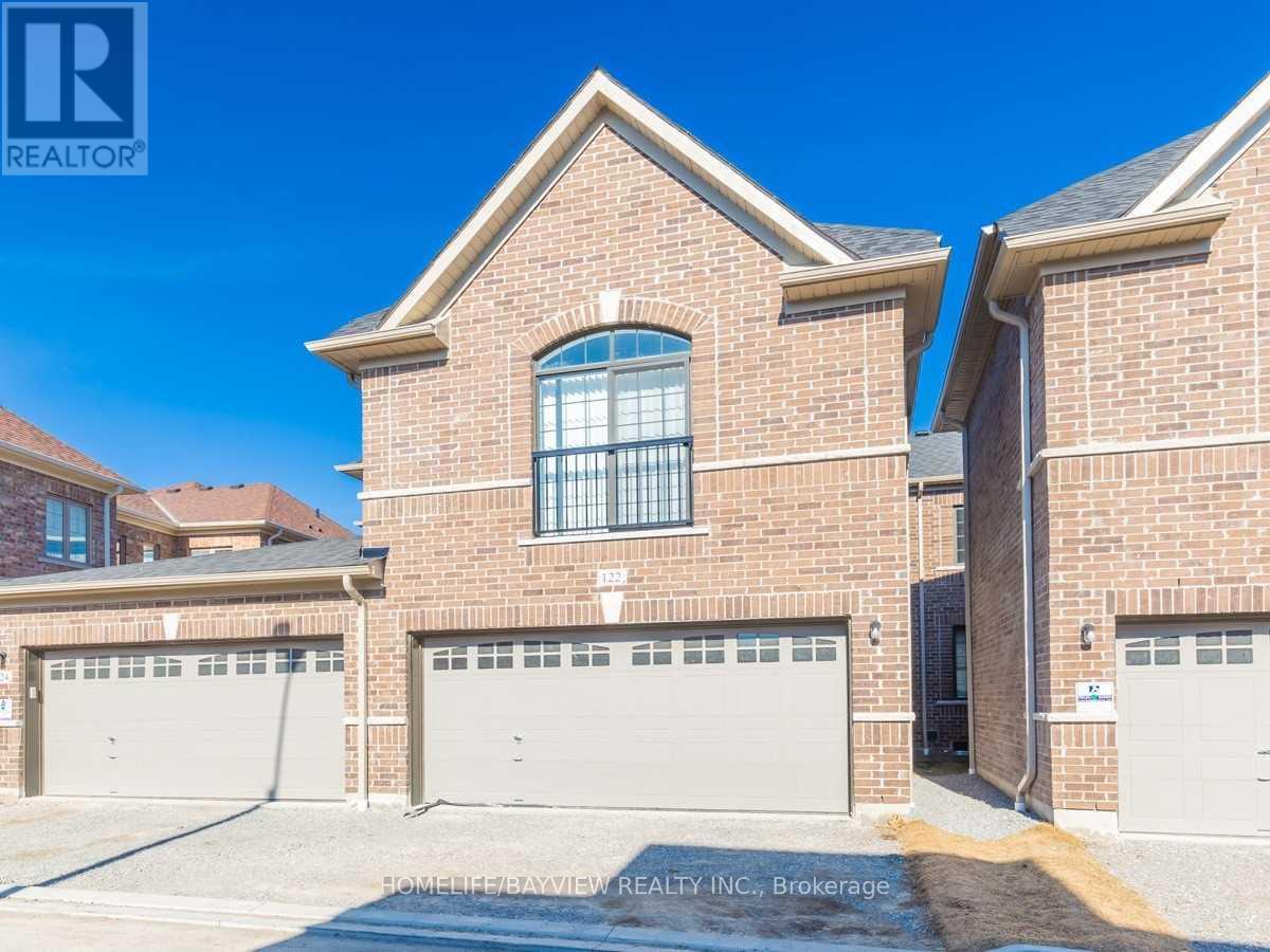 122 CORONATION ROAD, Whitby, Ontario