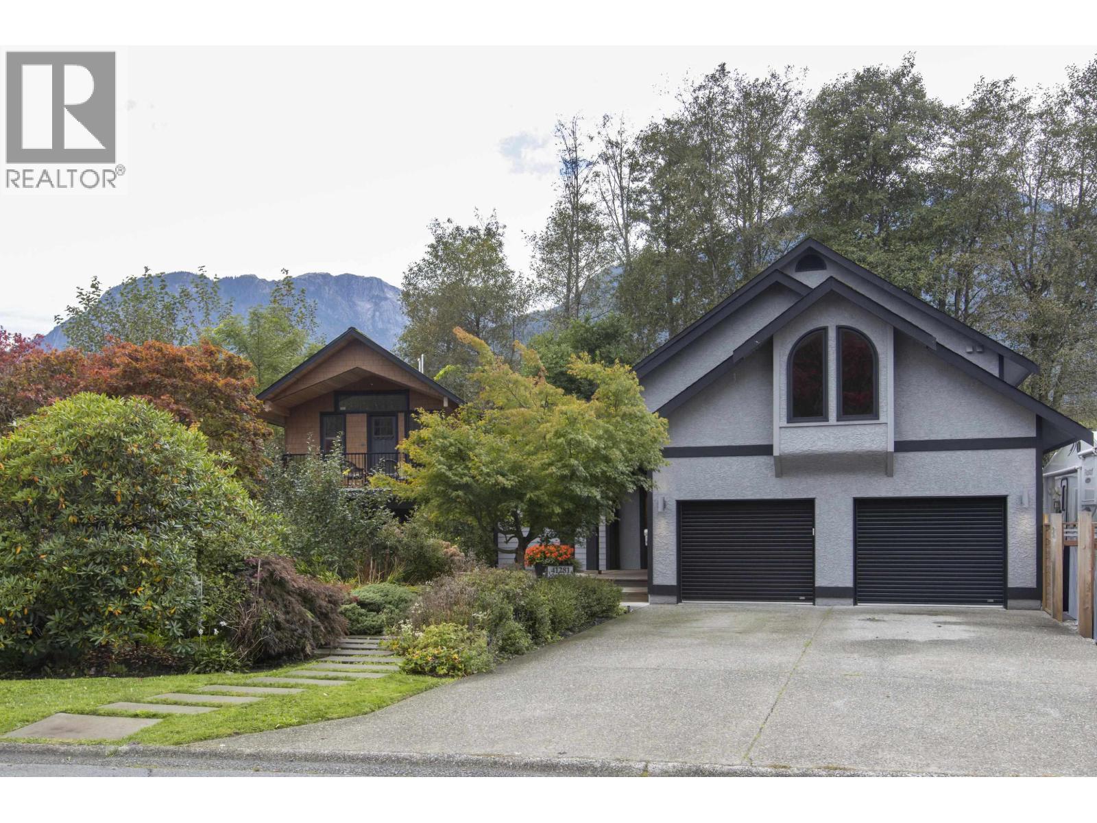 41281 Meadow Avenue, Squamish, British Columbia  V0N 1H0 - Photo 1 - R3059393