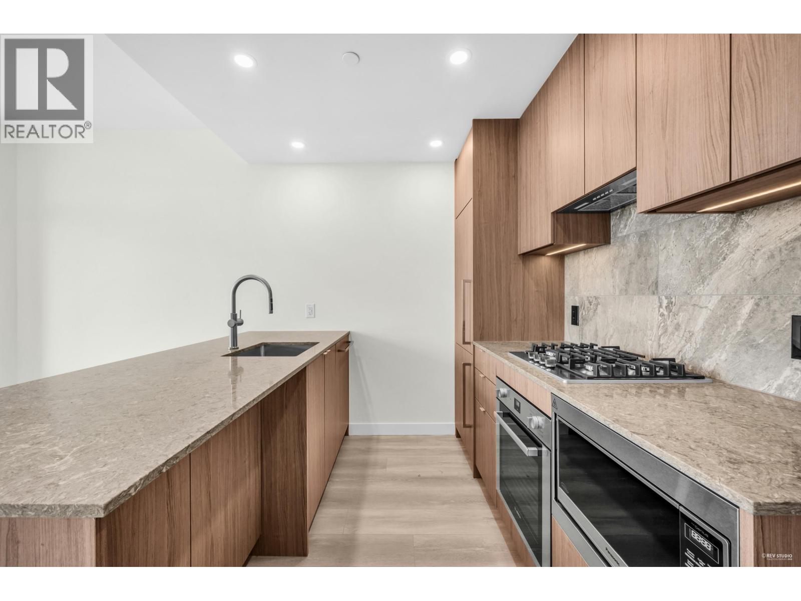 1608 626 Claremont Street, Coquitlam, British Columbia  V3J 3T4 - Photo 5 - R3078772