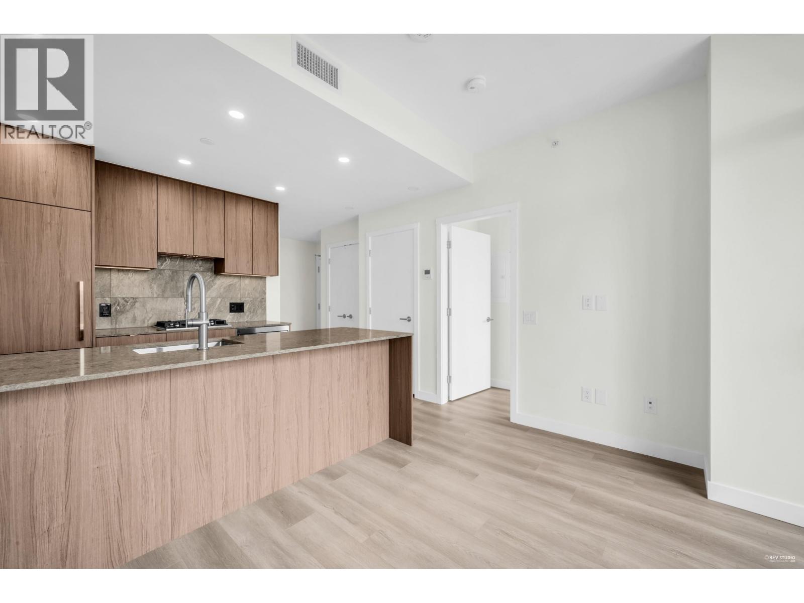 1608 626 Claremont Street, Coquitlam, British Columbia  V3J 3T4 - Photo 8 - R3078772