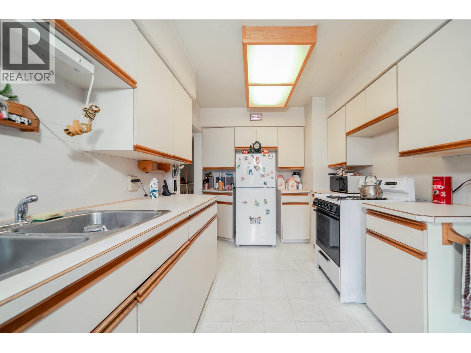 4277 Castlewood Crescent, Burnaby, British Columbia  V5G 2M1 - Photo 12 - R3078740