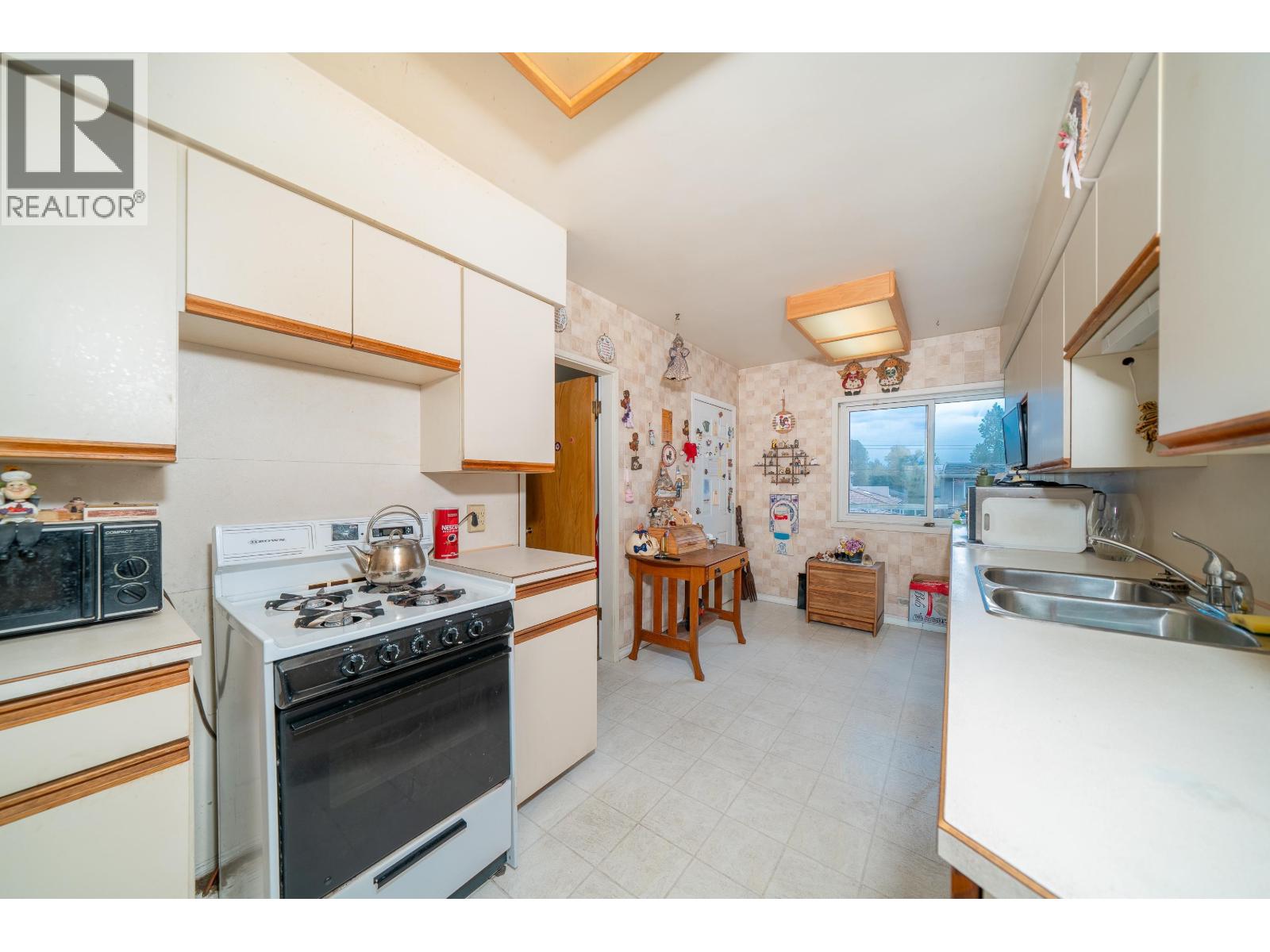 4277 Castlewood Crescent, Burnaby, British Columbia  V5G 2M1 - Photo 14 - R3078740