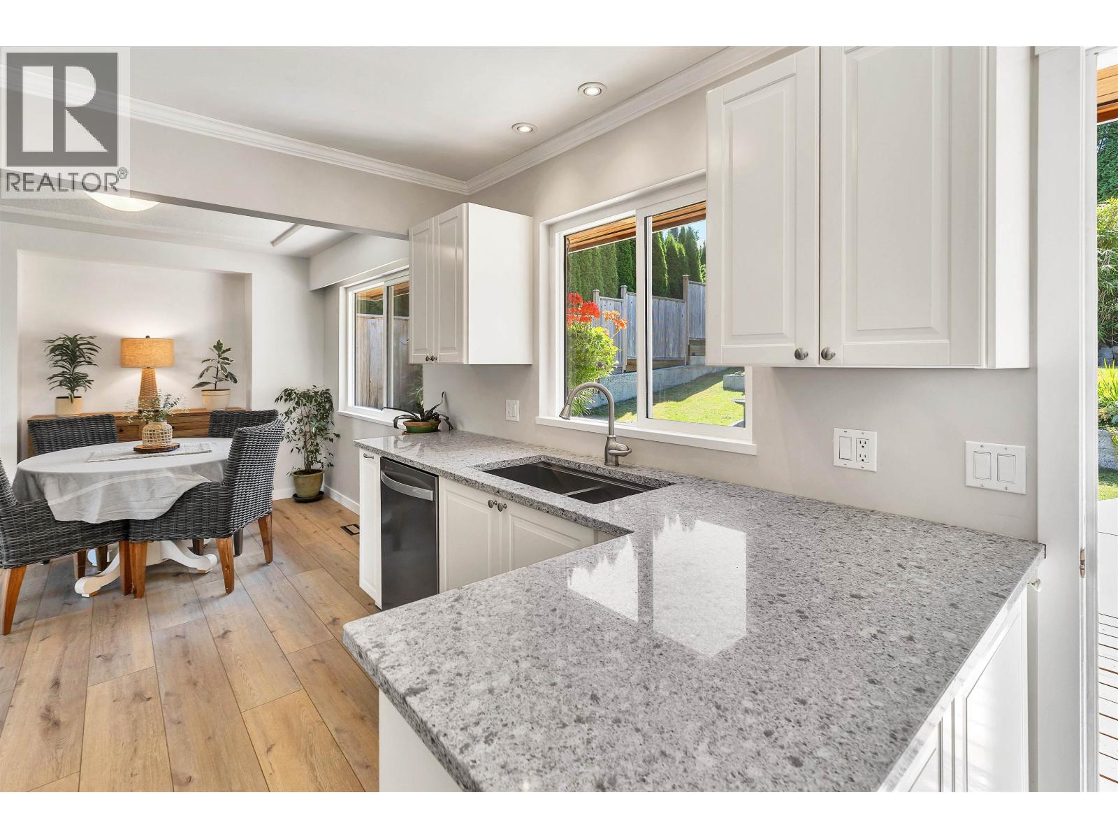 3321 Viewmount Drive, Port Moody, British Columbia  V3H 2L8 - Photo 15 - R3078779