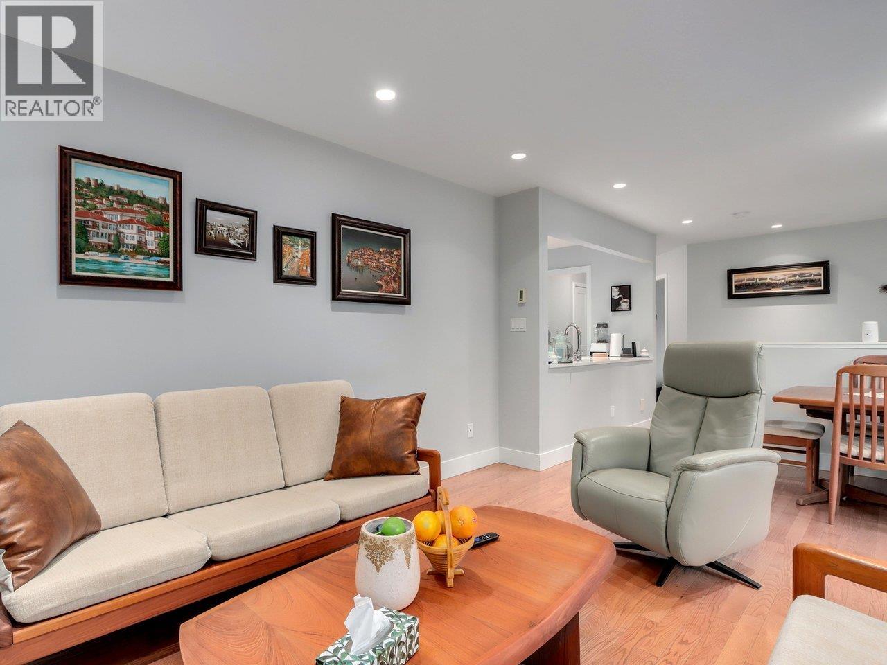 304 3711 Delbrook Avenue, North Vancouver, British Columbia  V7N 3Z4 - Photo 4 - R3078219