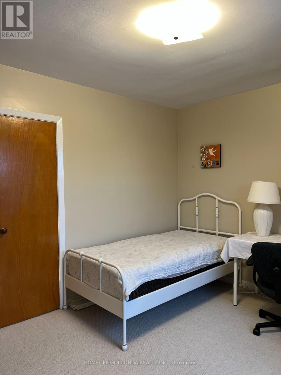 37 Tremelly Crescent, Toronto, Ontario  M1K 3Y8 - Photo 9 - E12689718