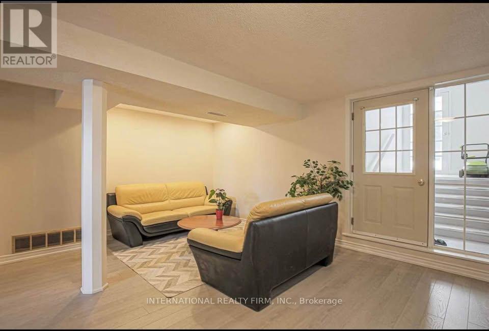 130 Amberjack Boulevard, Toronto, Ontario  M1H 2J9 - Photo 8 - E12689754