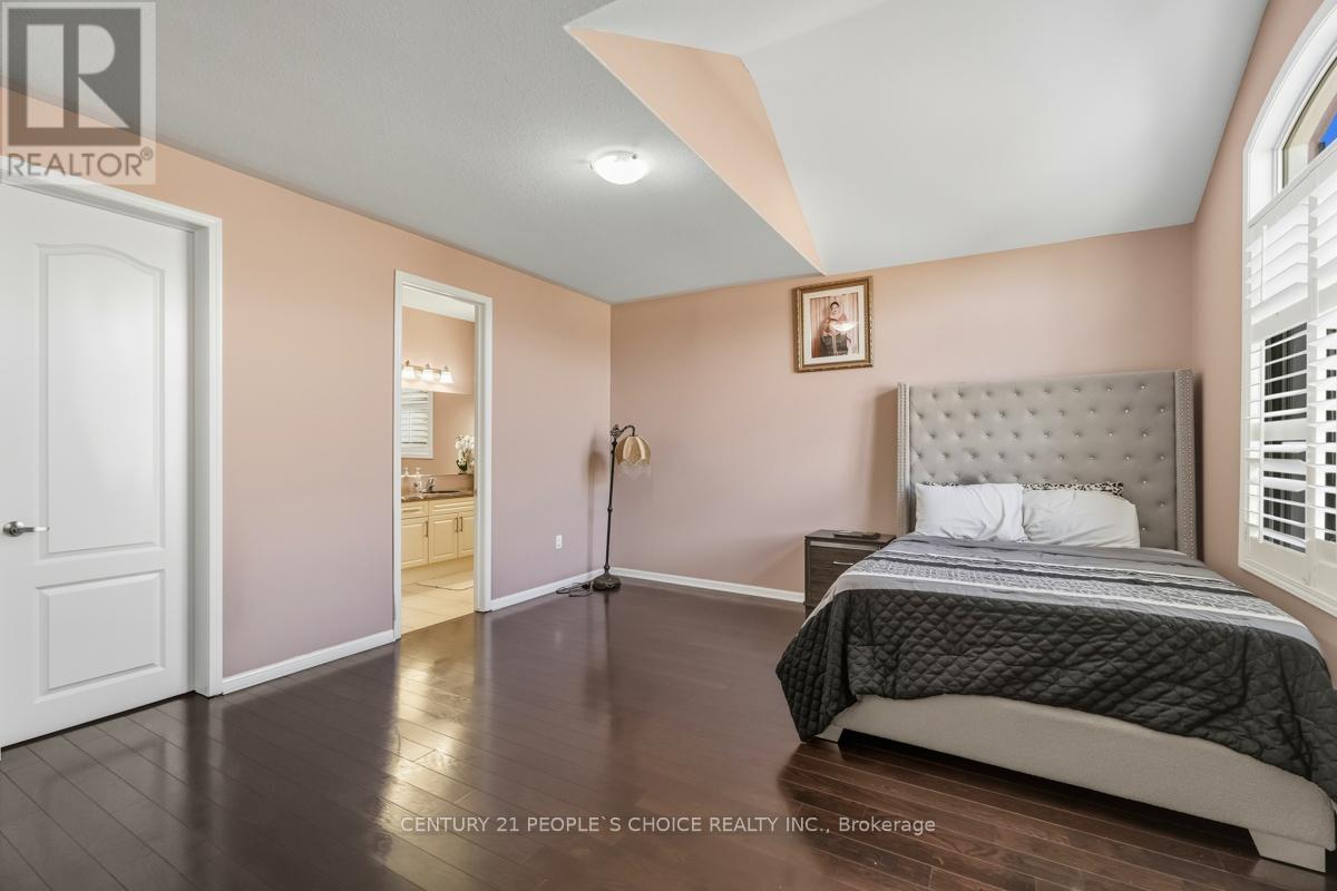 318 Laundon Terrace, Milton, Ontario  L9T 7N9 - Photo 14 - W12689662